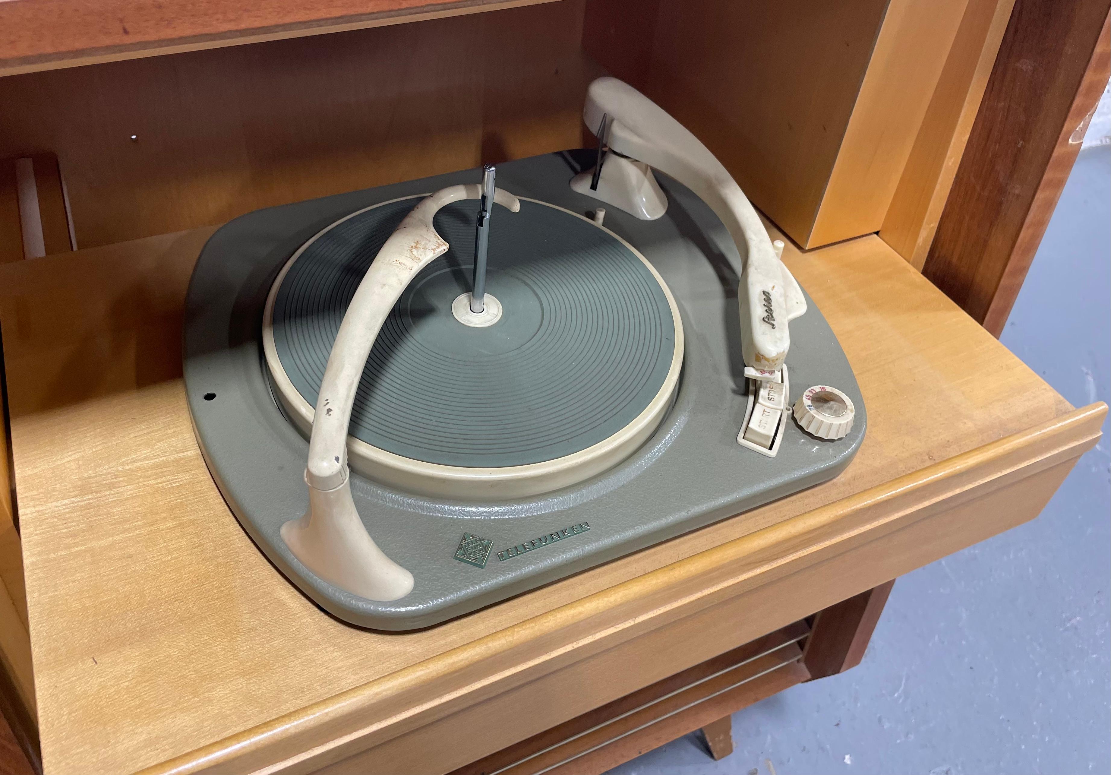 Mid Century Modern Walnut Stereo Console, West Germany, 1959 For Sale 7