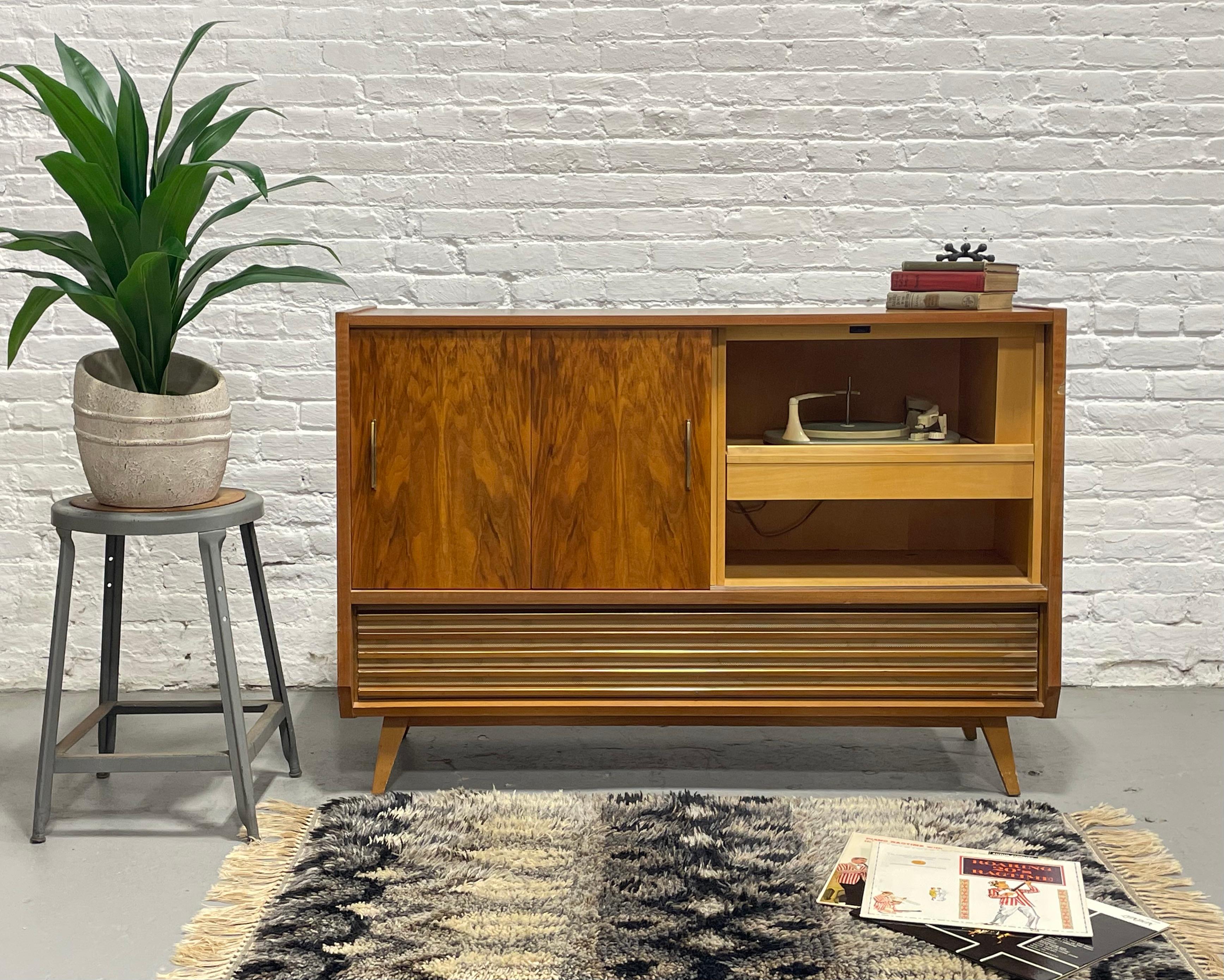 Mid Century Modern Walnut Stereo Console, West Germany, 1959 In Good Condition For Sale In Weehawken, NJ