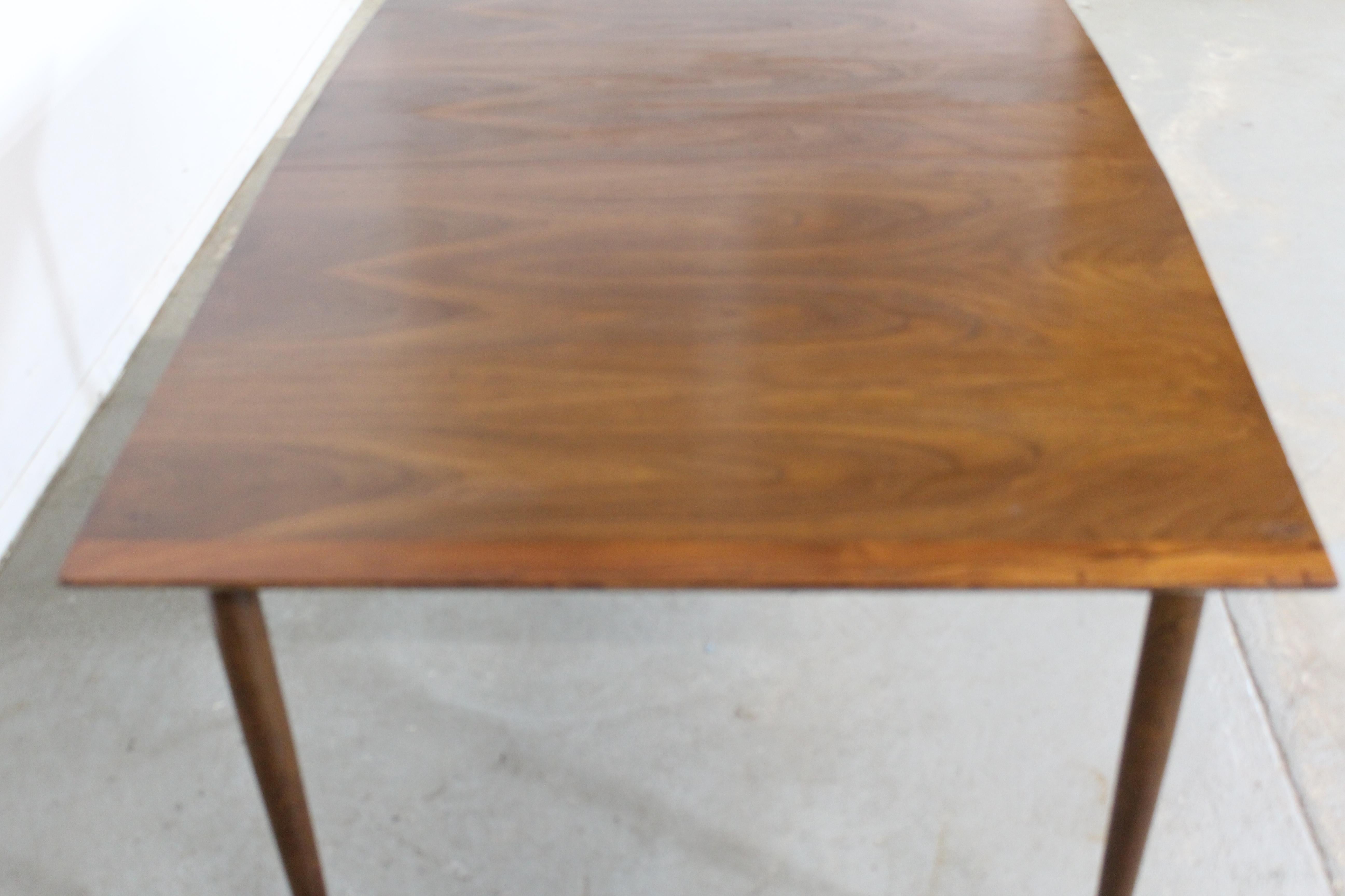Mid-Century Modern Walnut Surfboard Dining Table W Extension In Fair Condition In Wilmington, DE