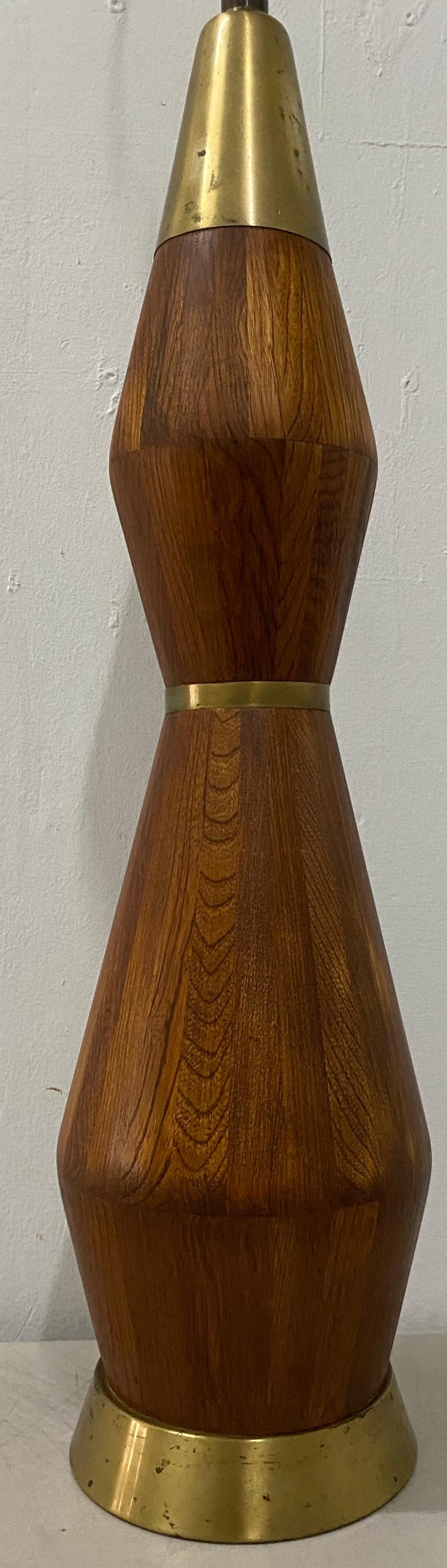 Hand-Crafted Mid-Century Modern Walnut Table Lamp, circa 1960 For Sale