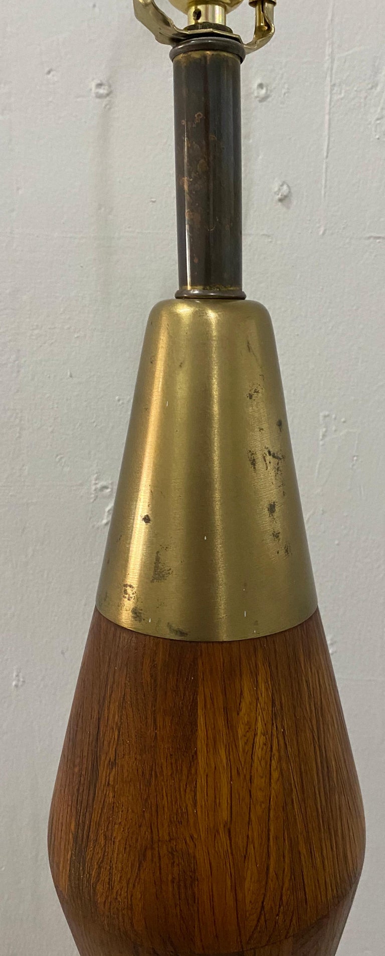 Mid-Century Modern Walnut Table Lamp, circa 1960 In Good Condition For Sale In San Francisco, CA