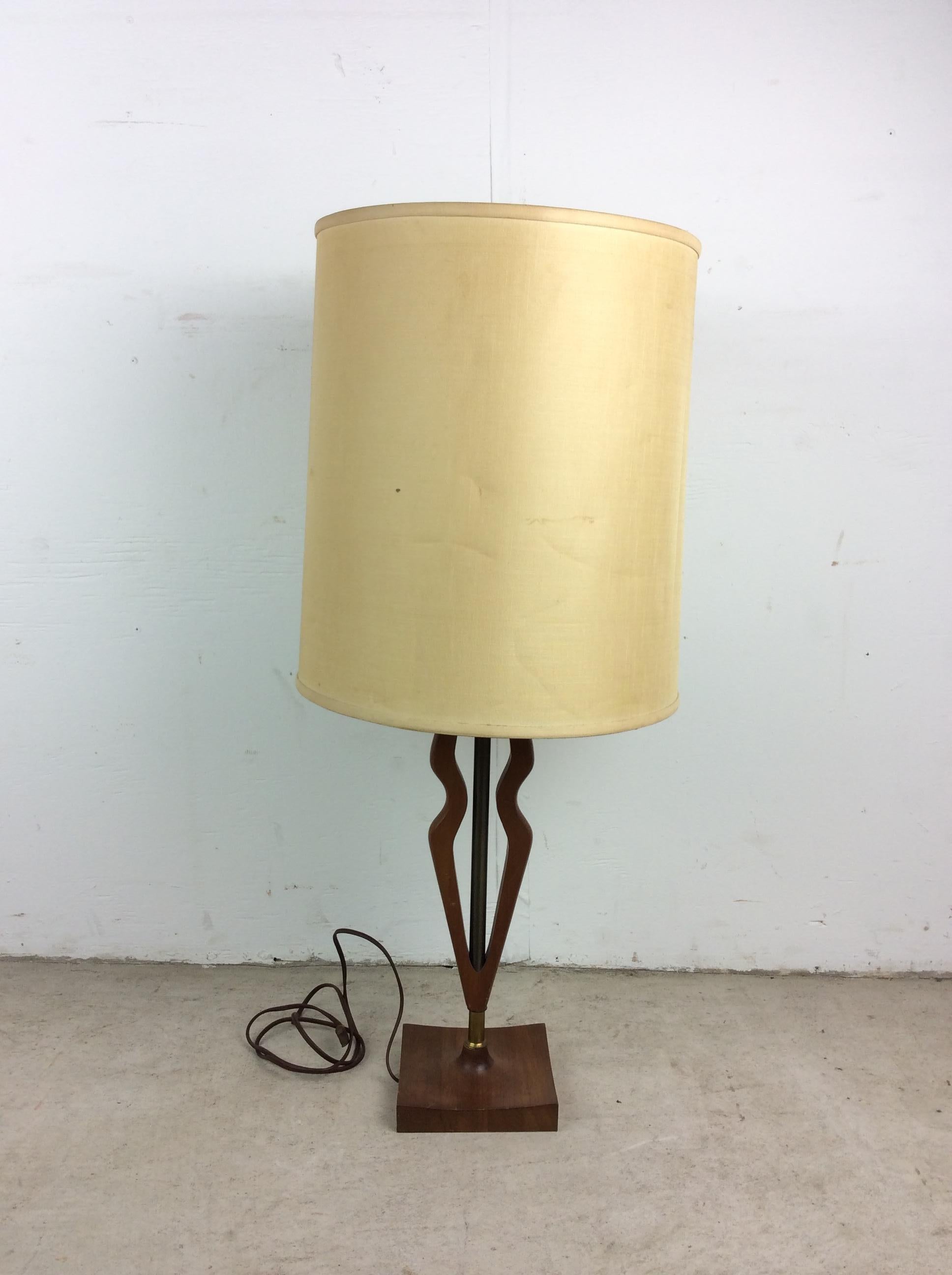 Mid Century Modern Walnut Table Lamp with Barrel Shade For Sale 1