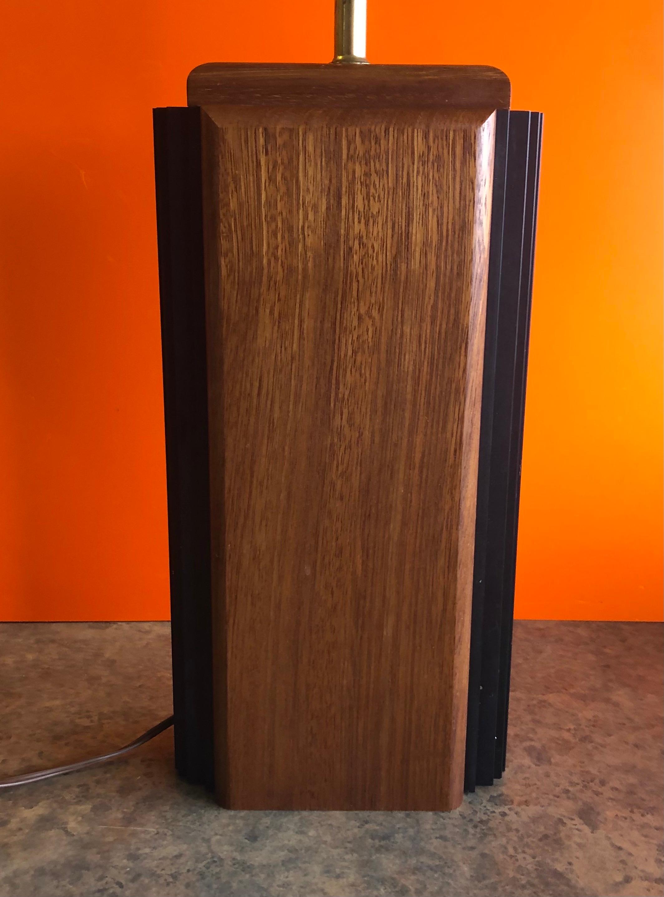 20th Century Mid-Century Modern Walnut Table Lamp with Black Metal Side Fins For Sale