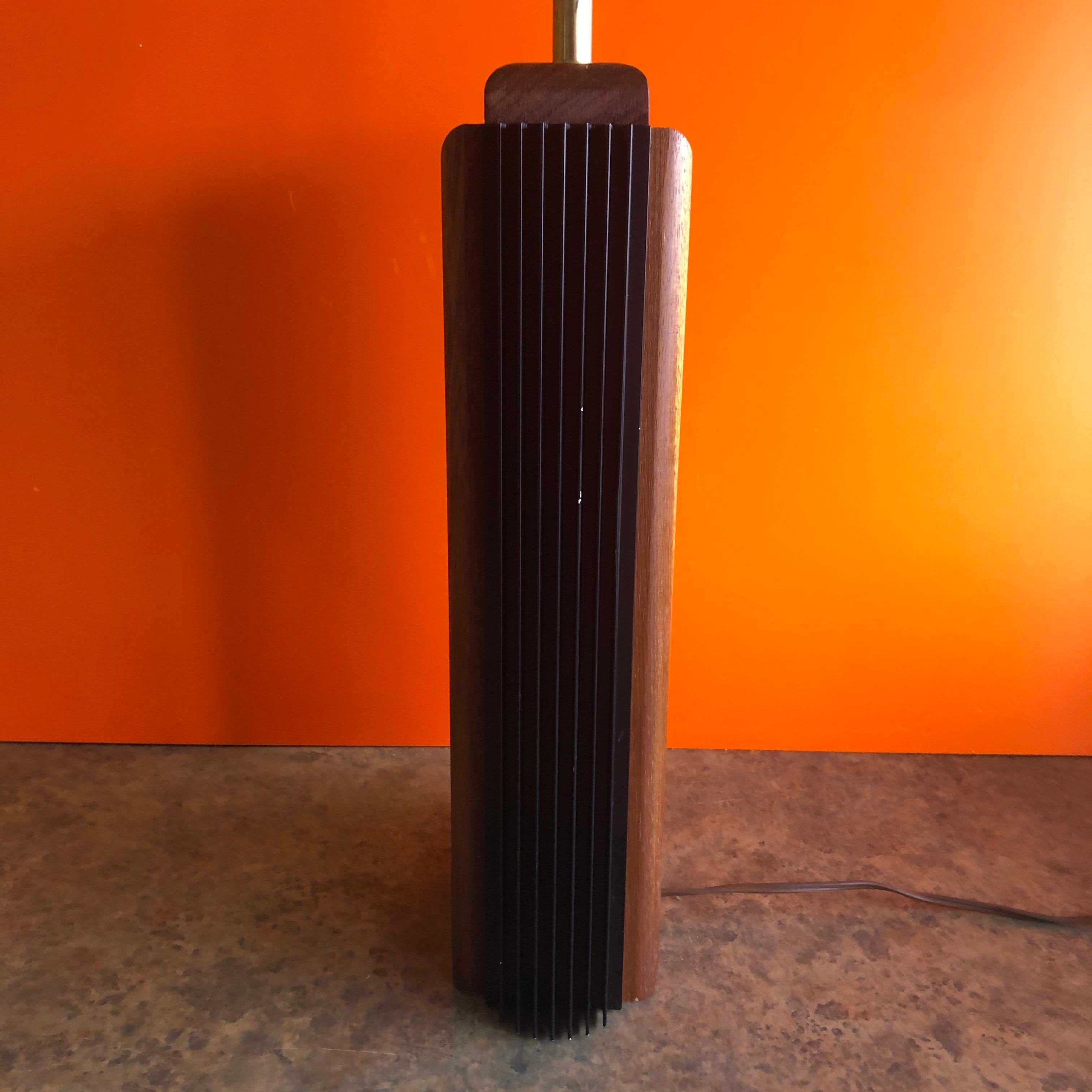 Mid-Century Modern Walnut Table Lamp with Black Metal Side Fins For Sale 2