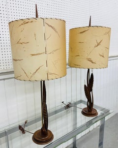 Moderne Mid-Century-Tischlampen aus Nussbaumholz mit Original-Schirmen – 2er-Set