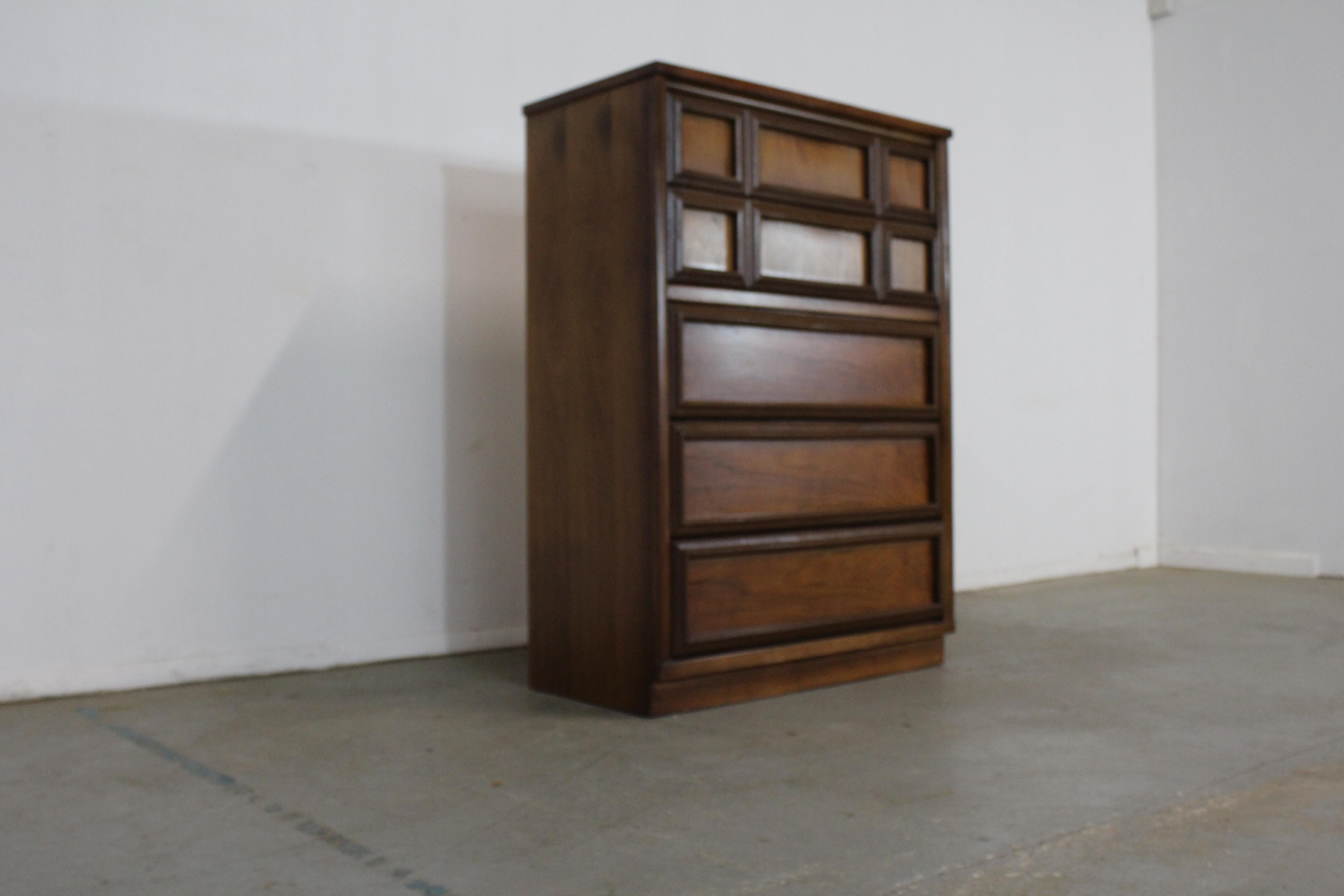 Mid-Century Modern Walnut Tall Chest / Dresser For Sale 8