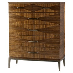 Mid-Century Modern Große Nussbaum-Truhe