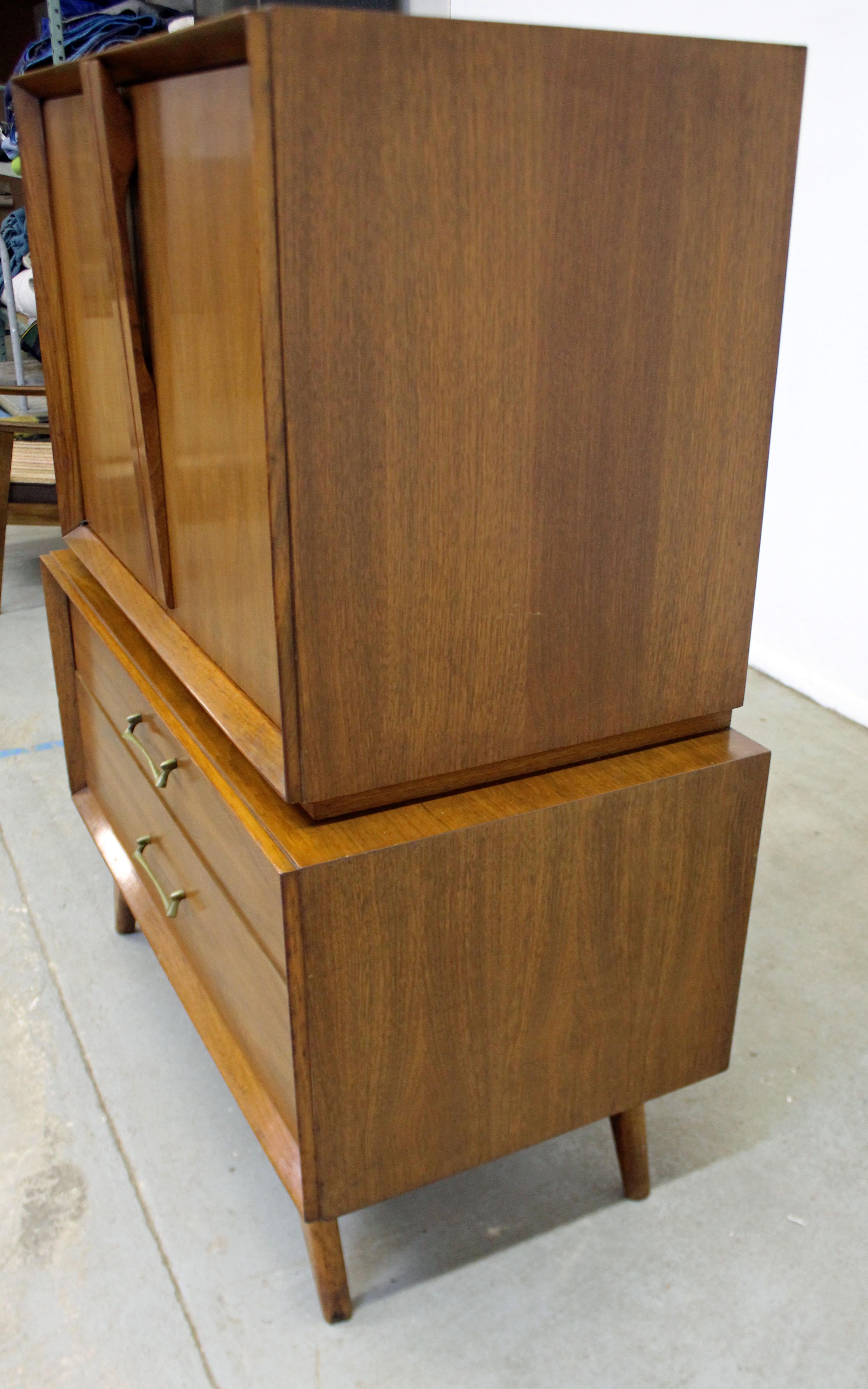 Mid-Century Modern Walnut Tall Chest of Drawers/Dresser In Good Condition In Wilmington, DE