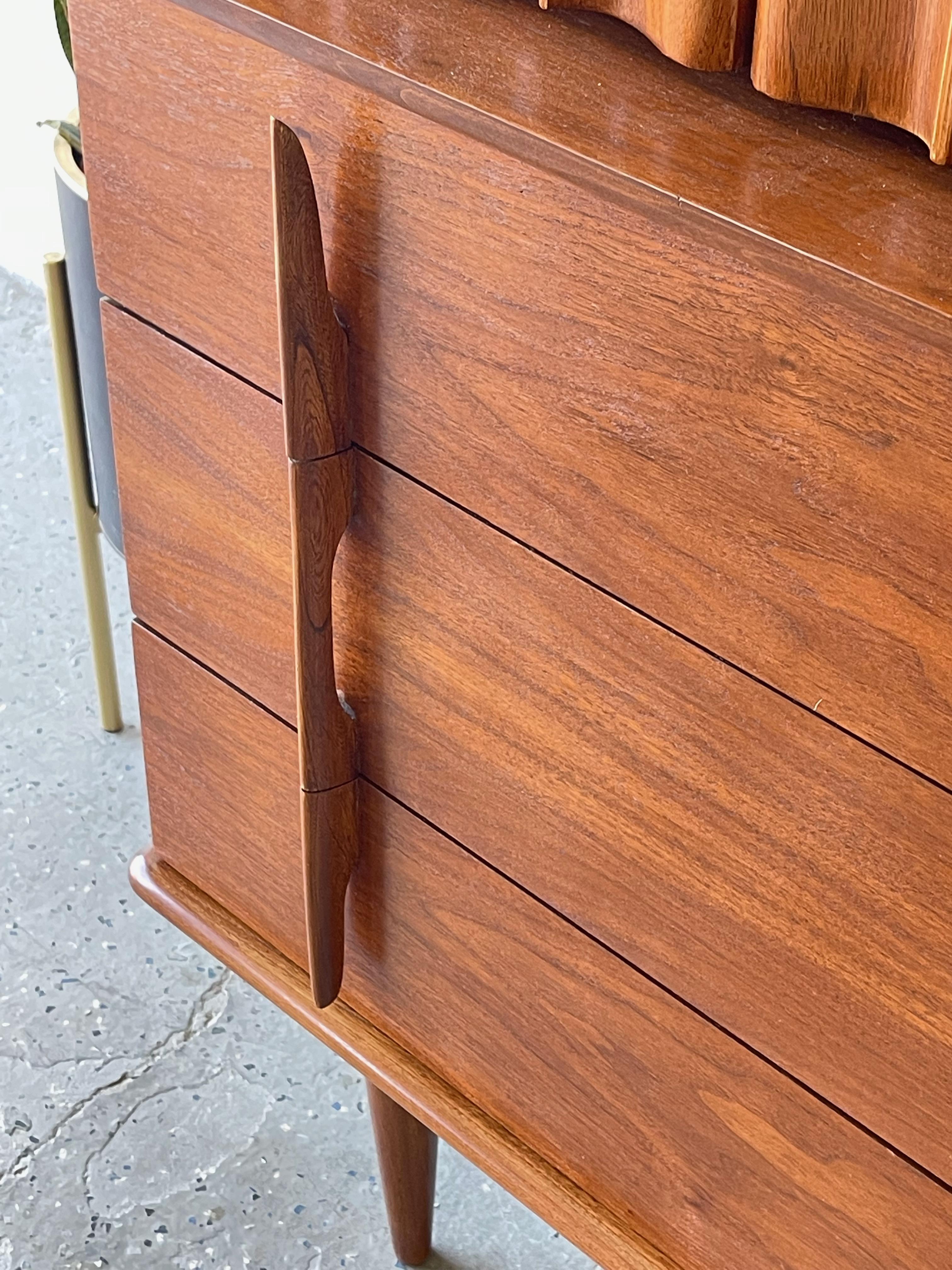 Mid-Century Modern Walnut Tall Dresser by United Furniture In Good Condition In Las Vegas, NV