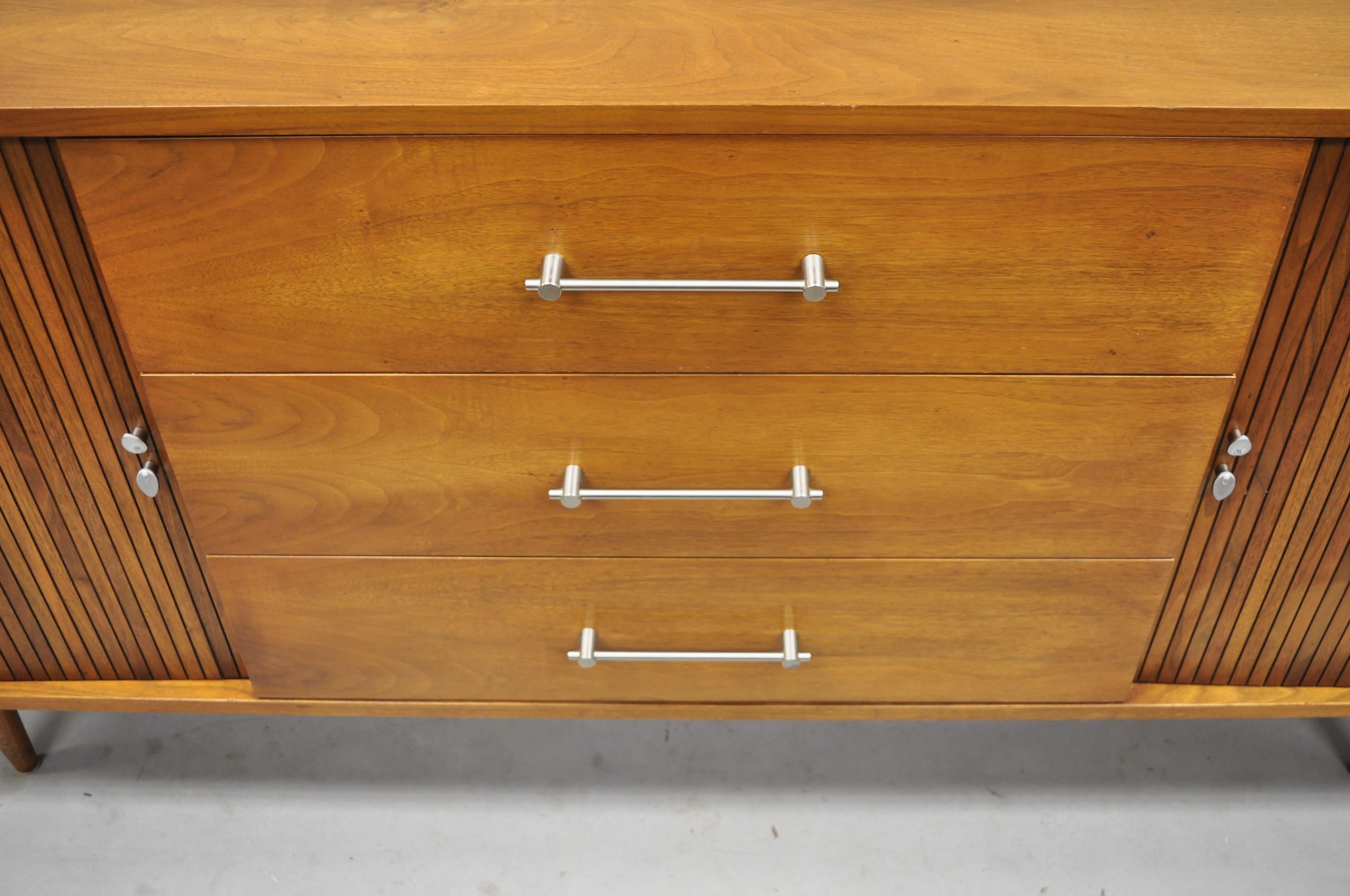 Mid-Century Modern Walnut Tambour Sliding Door Credenza Cabinet John Cameron In Good Condition In Philadelphia, PA
