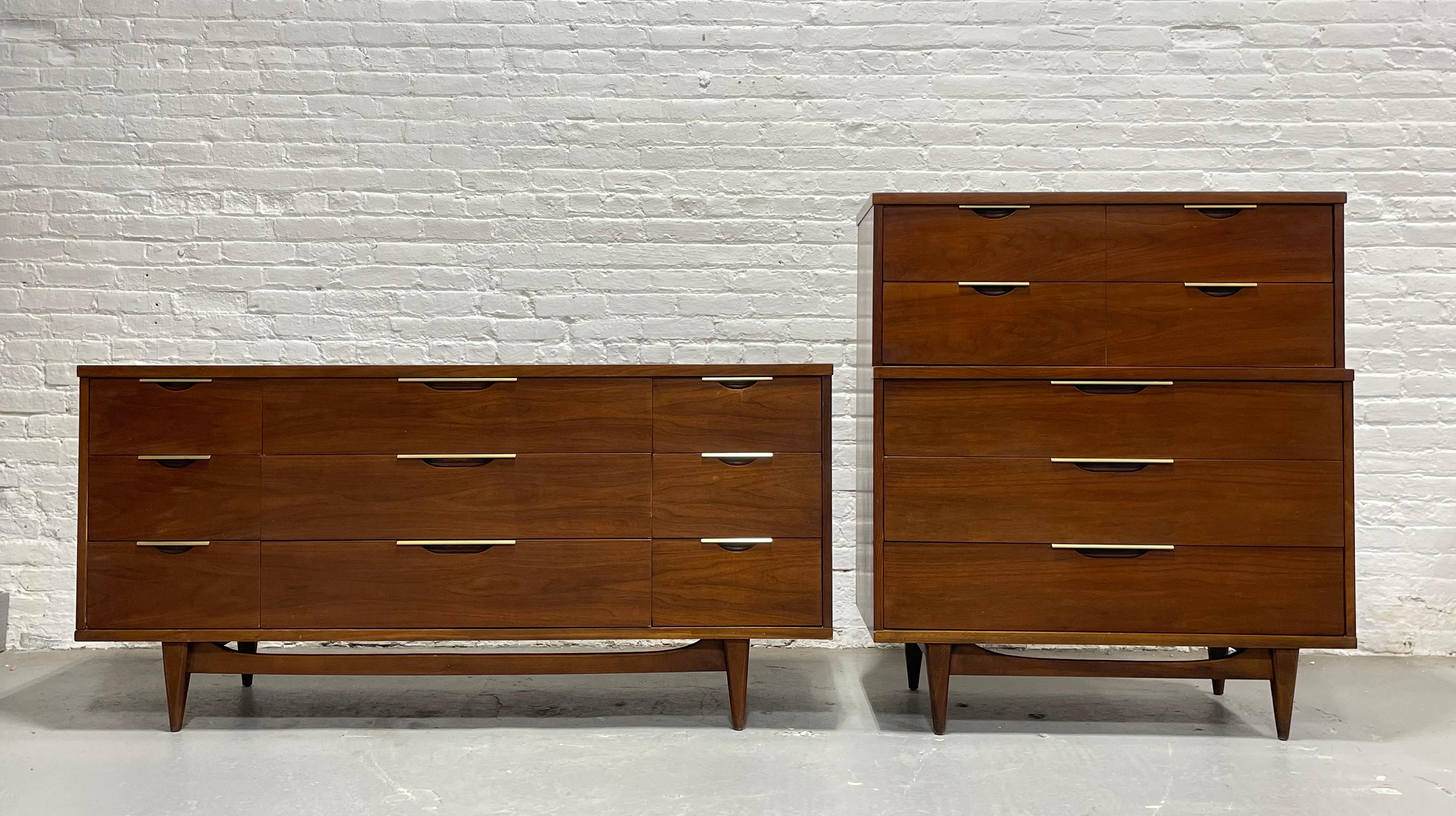 Mid Century MODERN Walnut TRIPLE DRESSER by Kent Coffey’s Tableau Line, c. 1960 For Sale 7