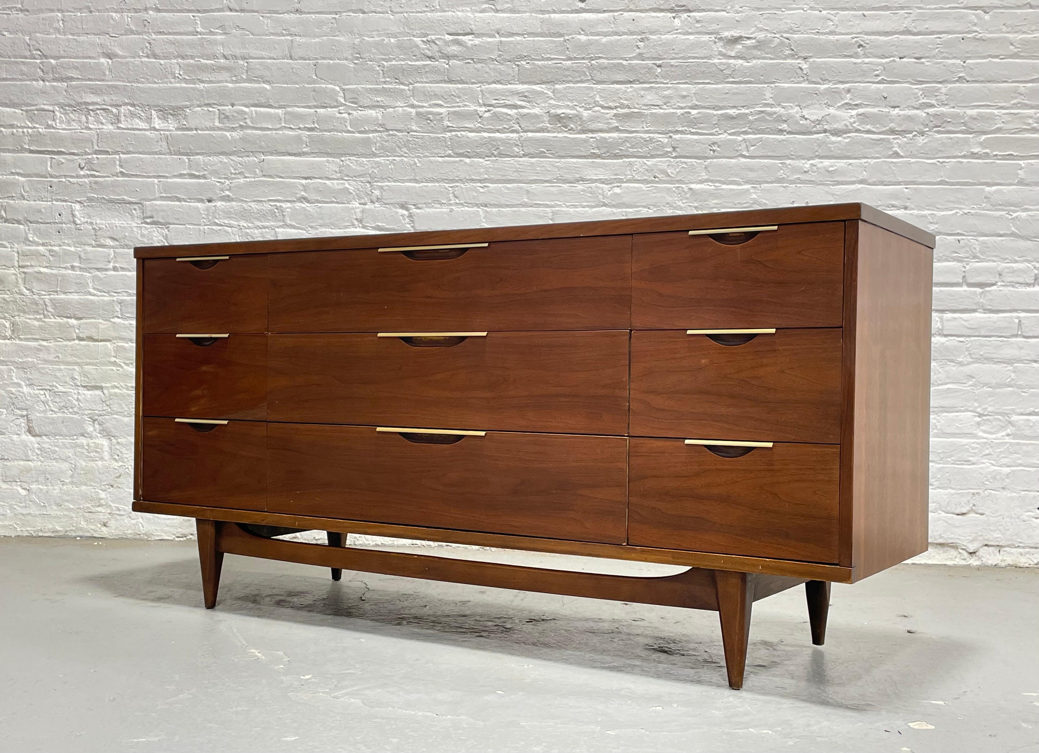 Mid Century MODERN Walnut TRIPLE DRESSER by Kent Coffey’s Tableau Line, c. 1960 In Good Condition For Sale In Weehawken, NJ