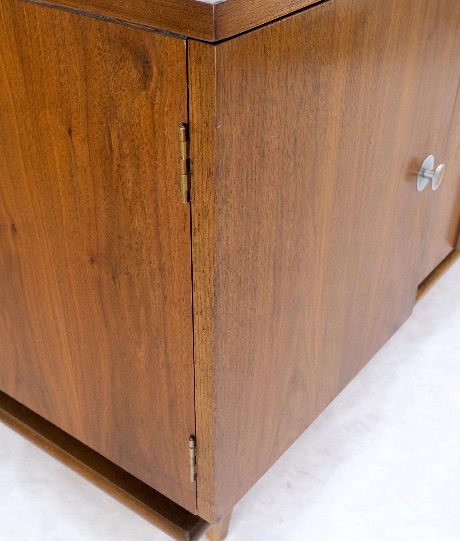 Mid-Century Modern Walnut Two Doors Floating Base Small Petit Credenza Mint For Sale 7