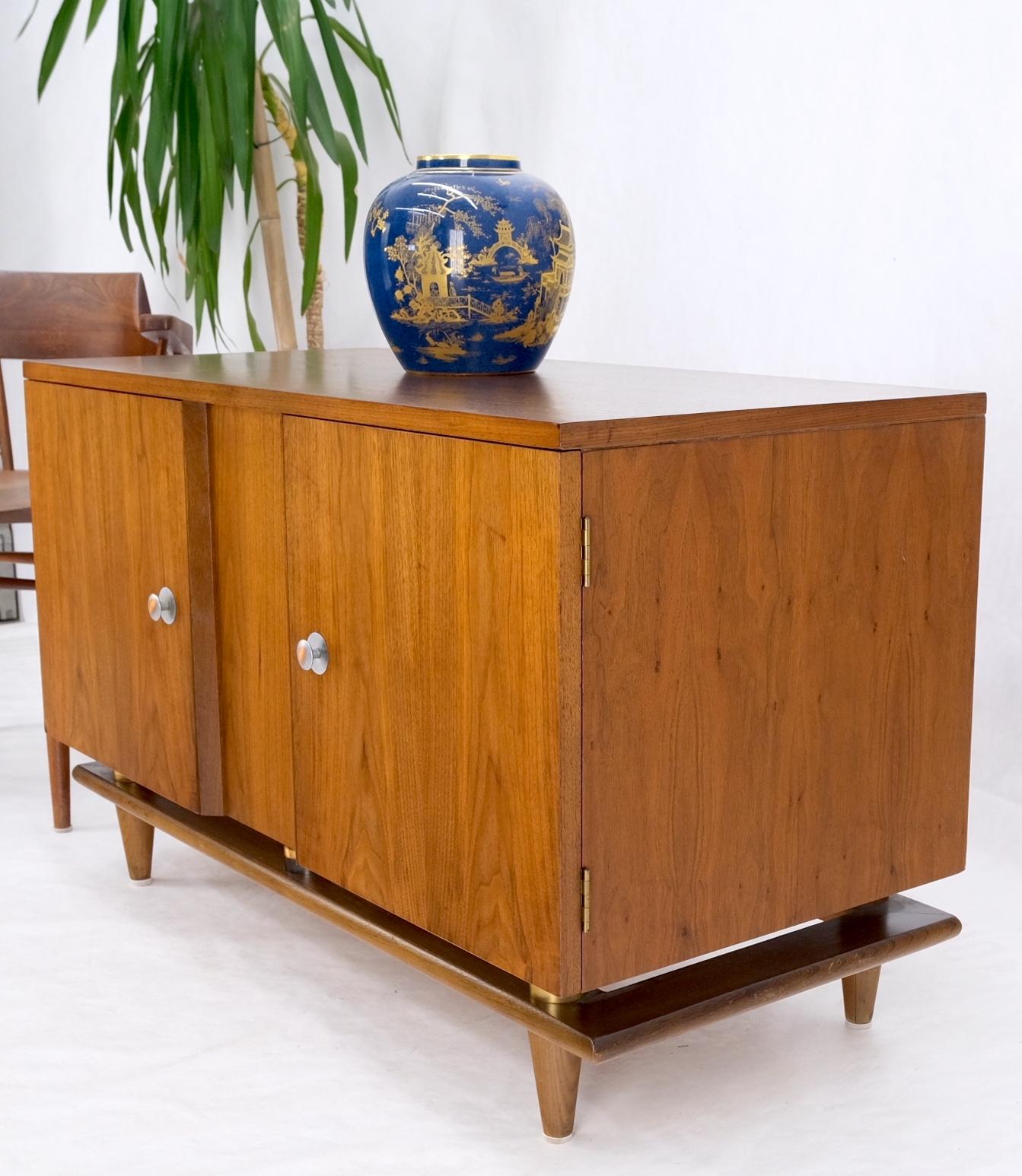 Mid-Century Modern Walnut Two Doors Floating Base Small Petit Credenza Mint For Sale 11