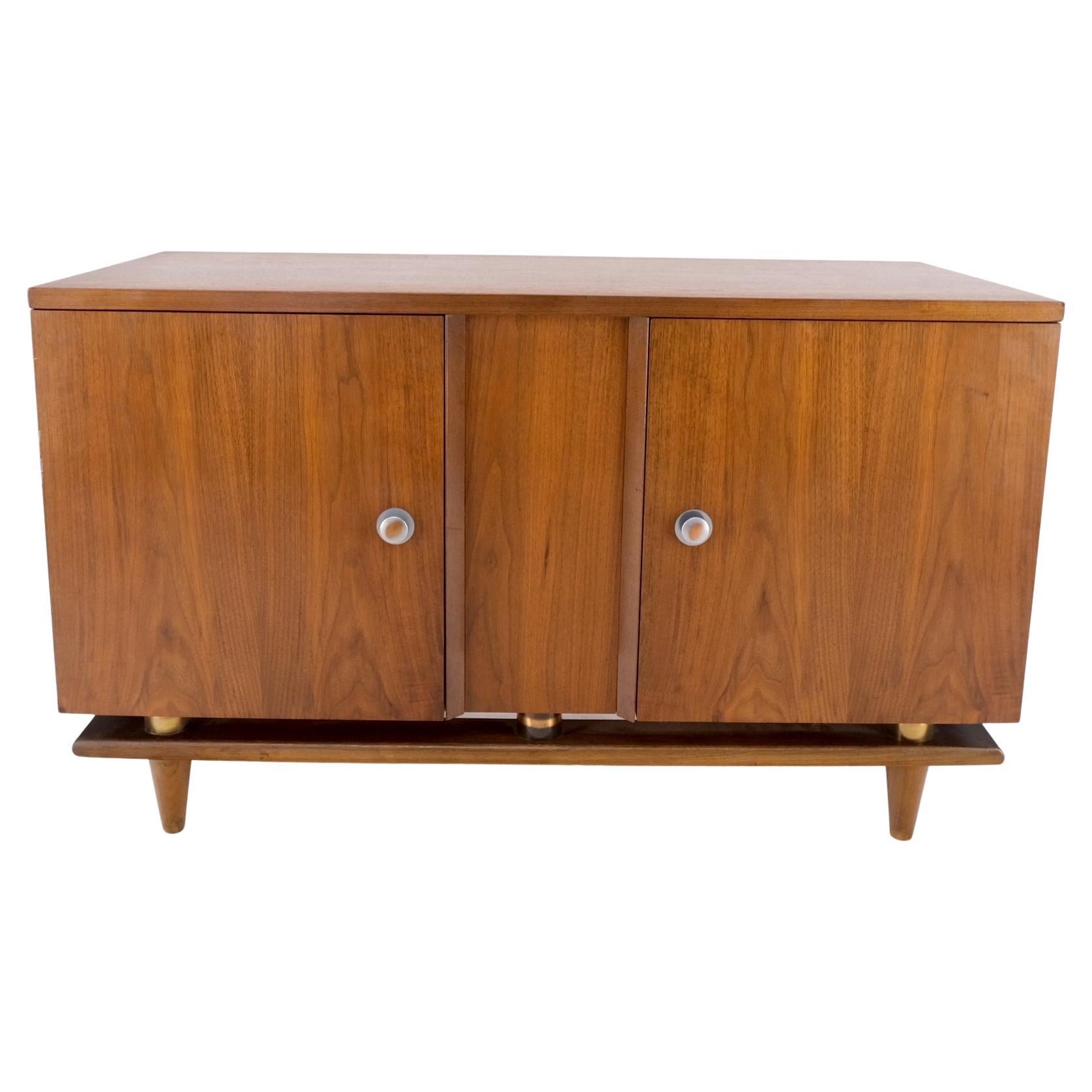 Mid-Century Modern Walnut Two Doors Floating Base Small Petit Credenza Mint For Sale