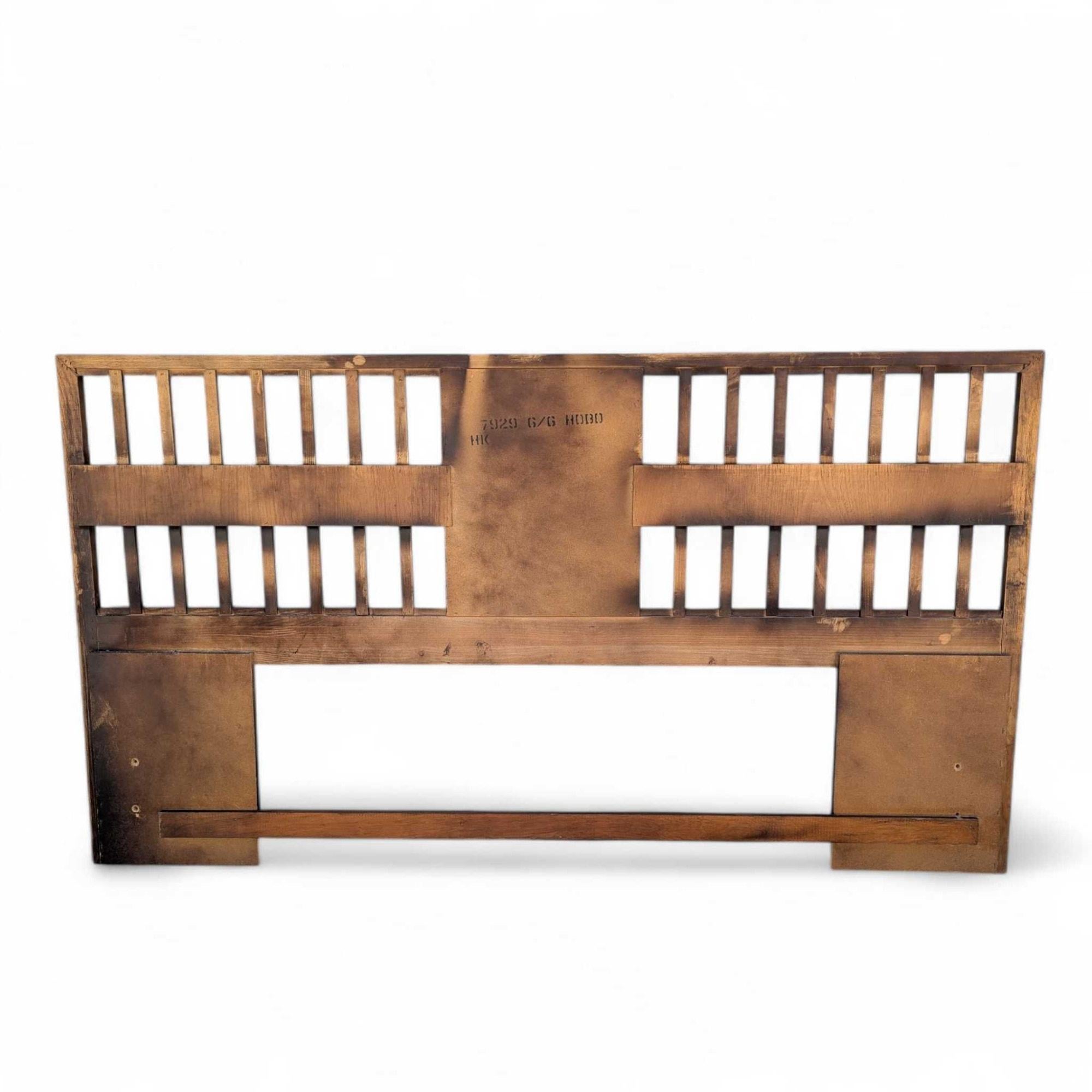 Tête de lit King en placage de noyer avec garniture chromée en vente 3