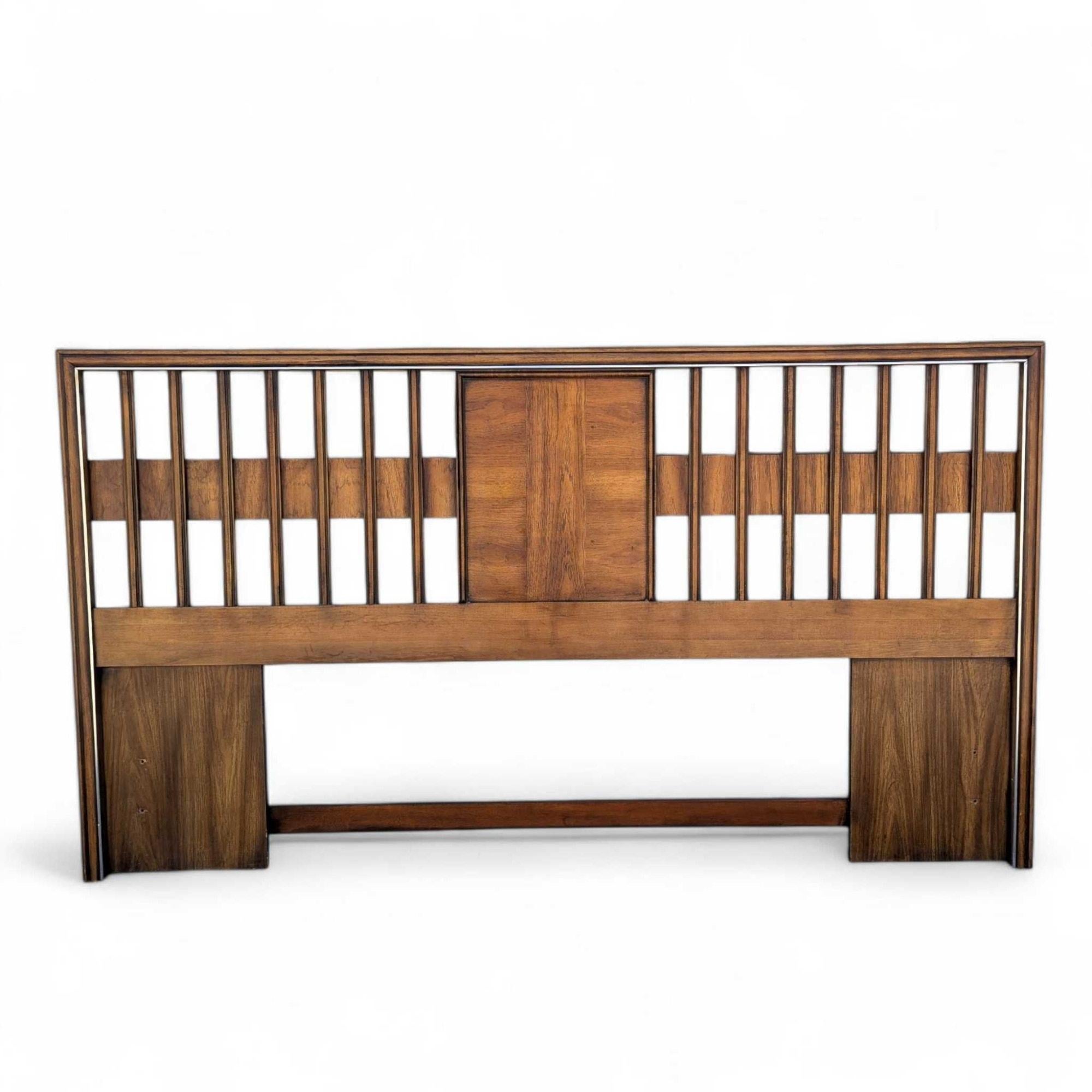 Tête de lit King en placage de noyer avec garniture chromée en vente 4