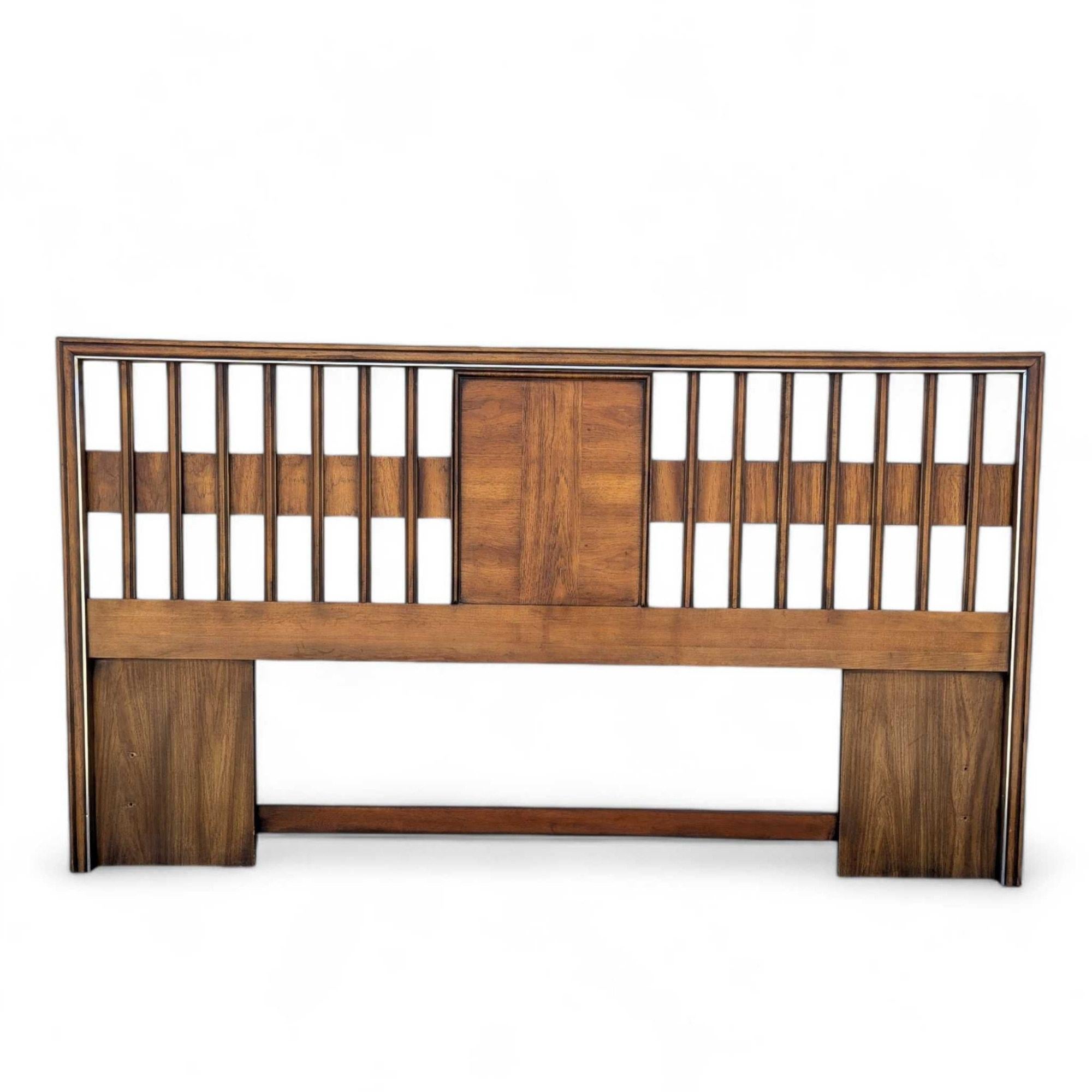 Tête de lit King en placage de noyer avec garniture chromée en vente 9
