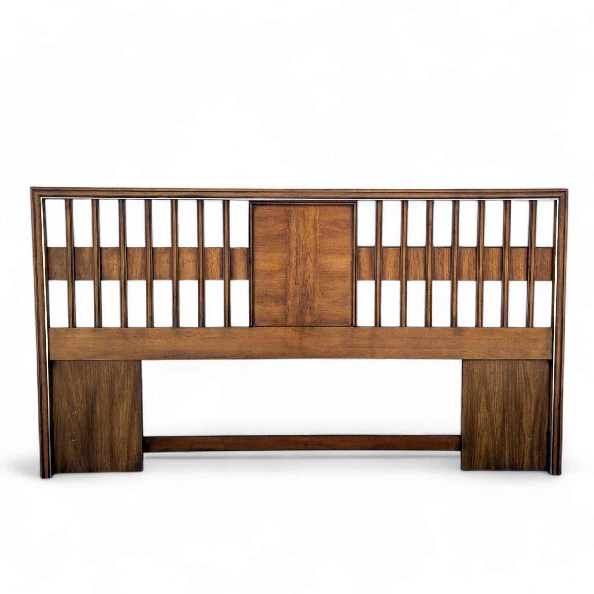 Tête de lit King en placage de noyer avec garniture chromée en vente 13