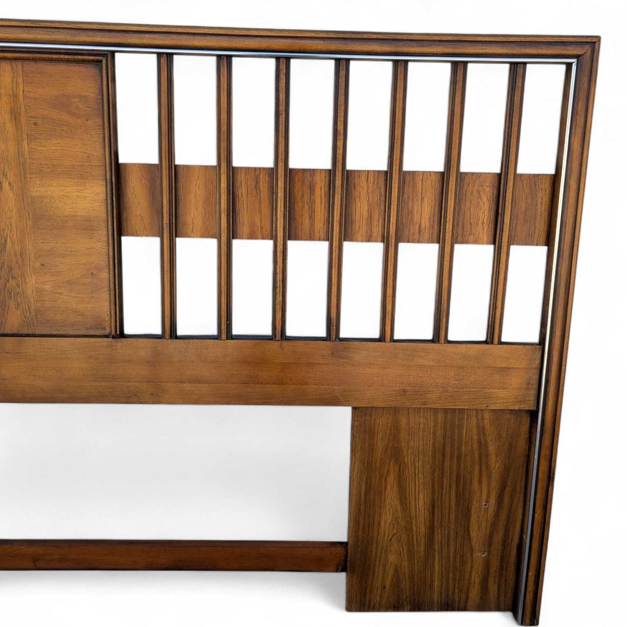 Tête de lit King en placage de noyer avec garniture chromée Bon état - En vente à Rancho Cucamonga, CA