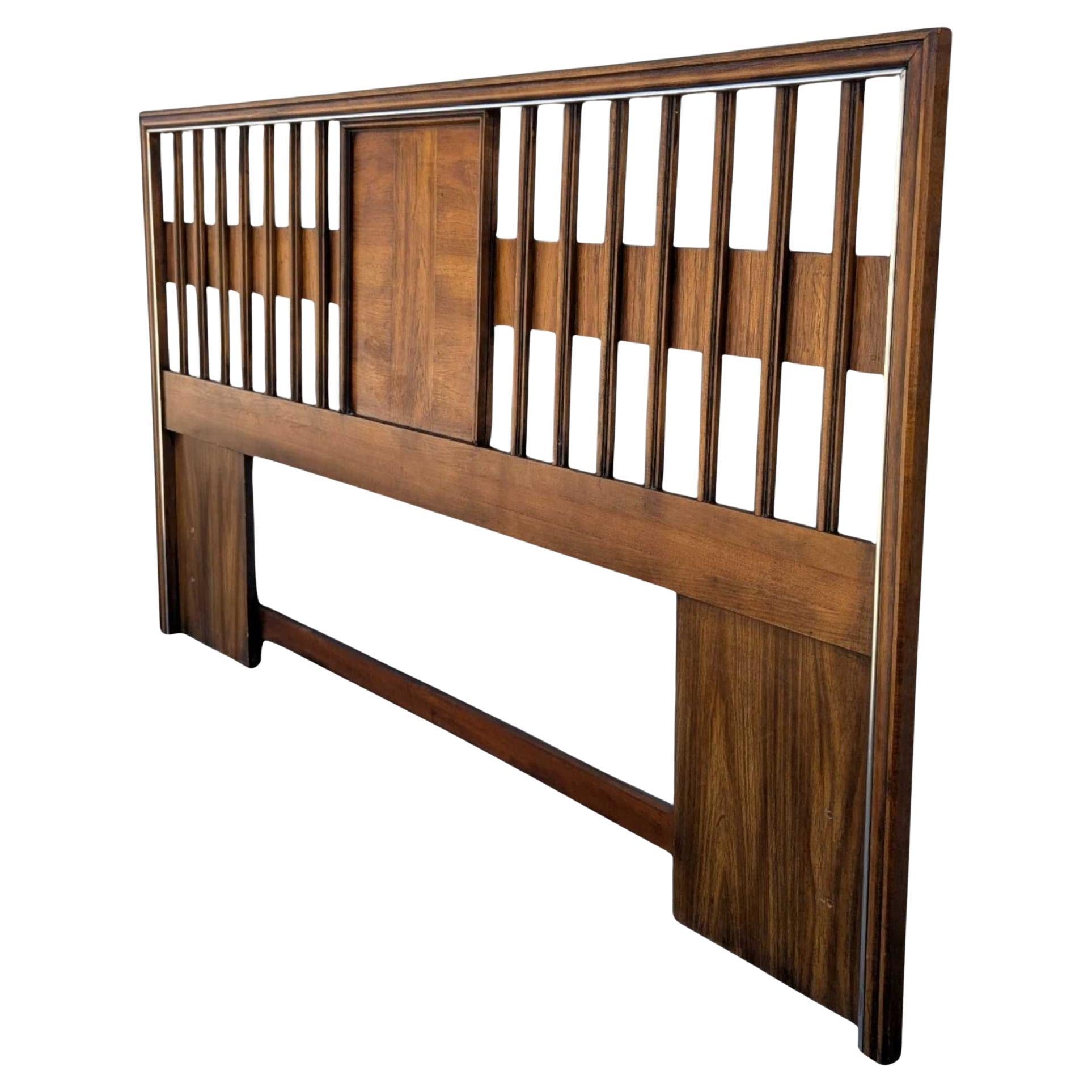 Tête de lit King en placage de noyer avec garniture chromée en vente