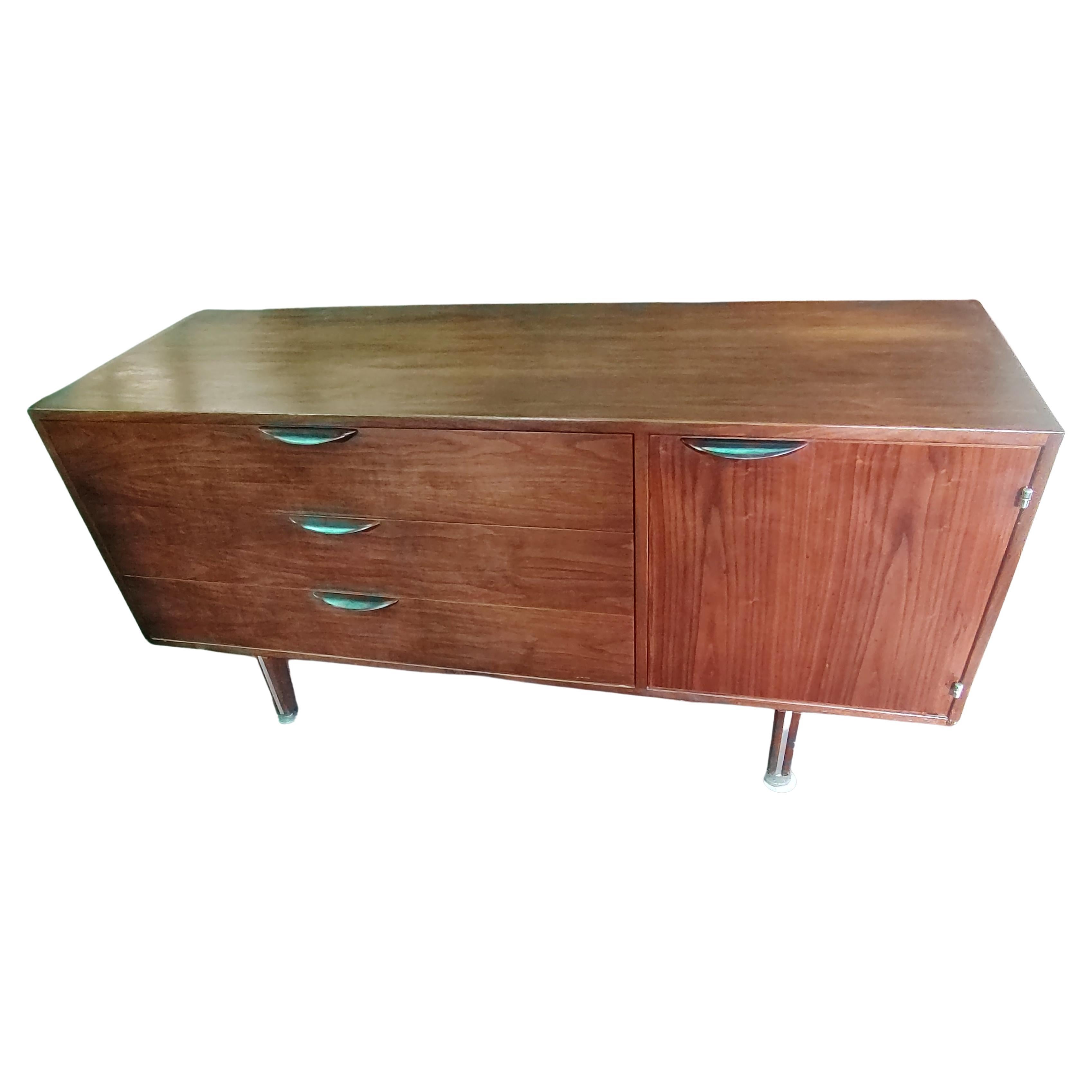 Mid-Century Modern Walnut W Aluminum Inlay Credenza by Jens Risom In Good Condition For Sale In Port Jervis, NY