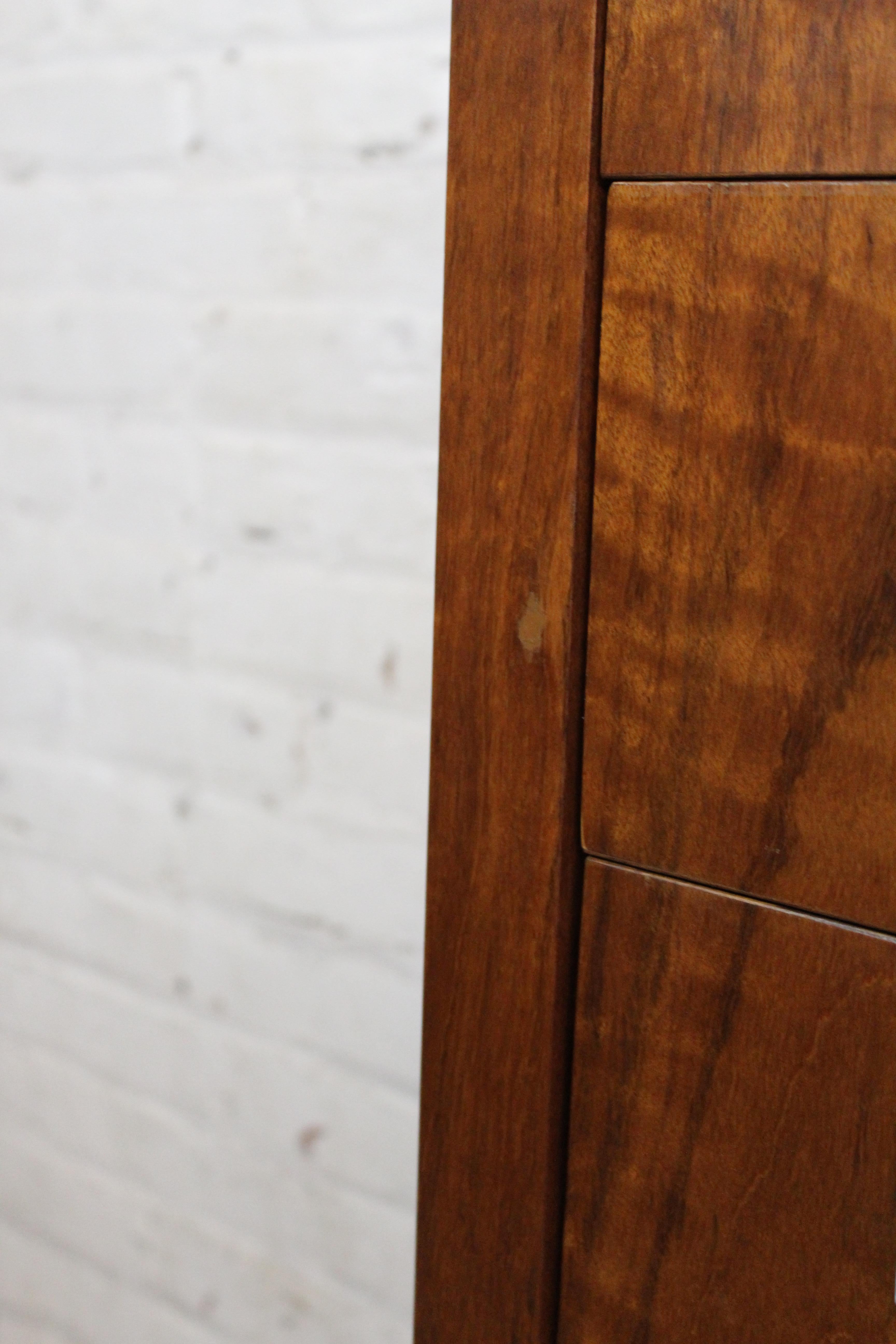 Armoire en noyer The MODERNITY par Founders Furniture en vente 6