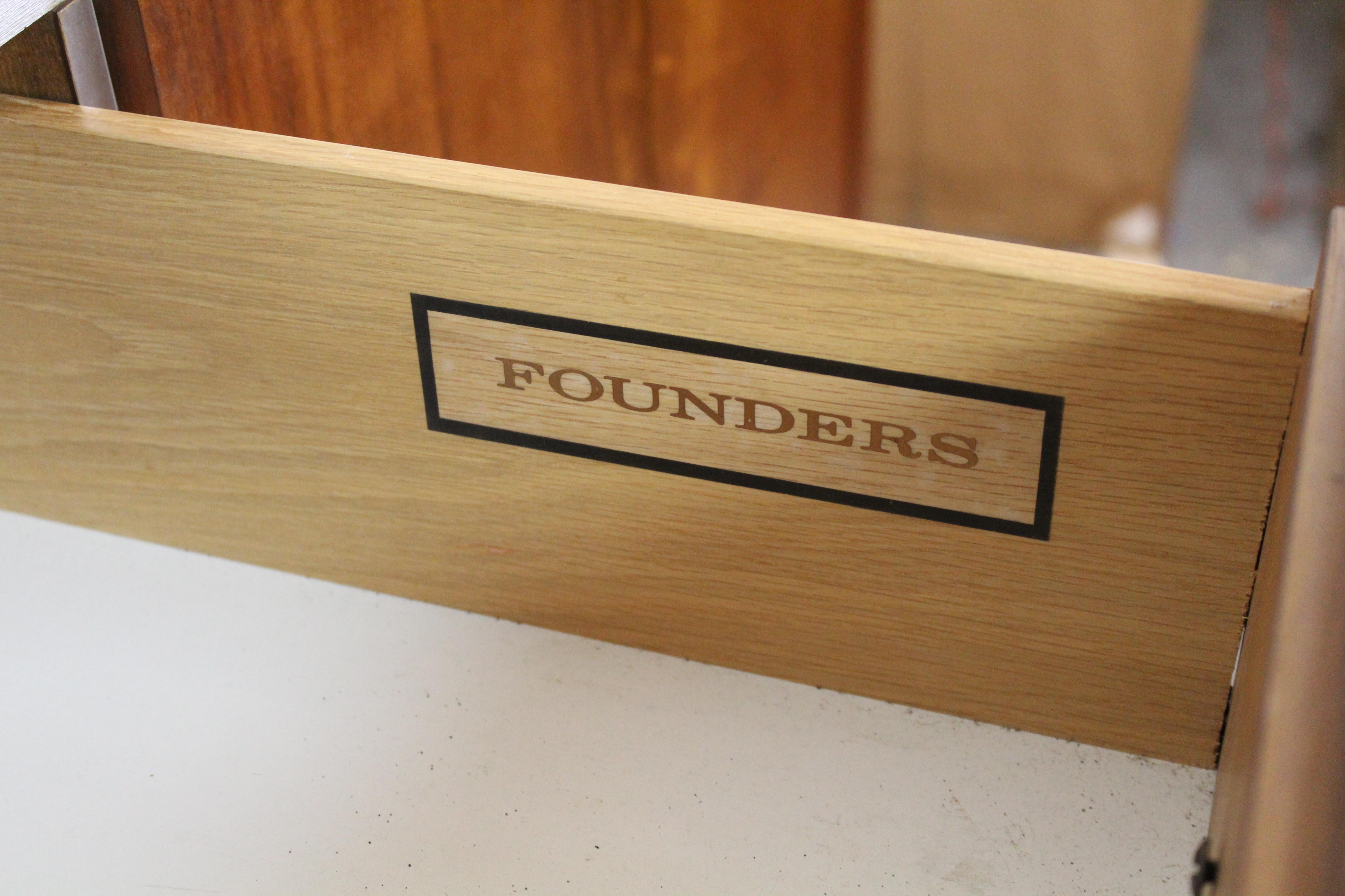 Armoire en noyer The MODERNITY par Founders Furniture en vente 8
