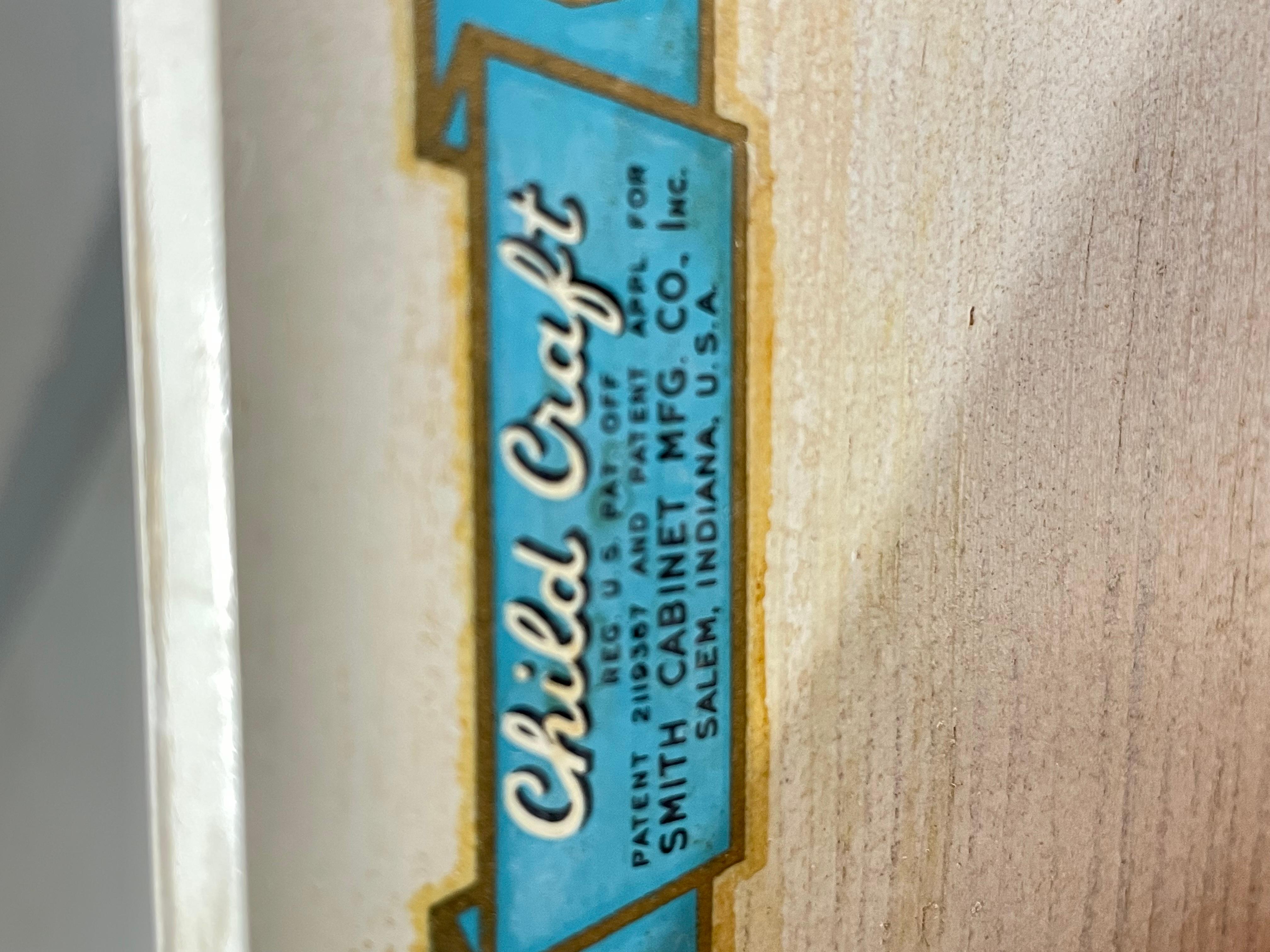 VESTIGIO MODERNO DEL MEDIO SECOLO in noce e bianco di Lawrence Peabody per Child Craft in vendita 6