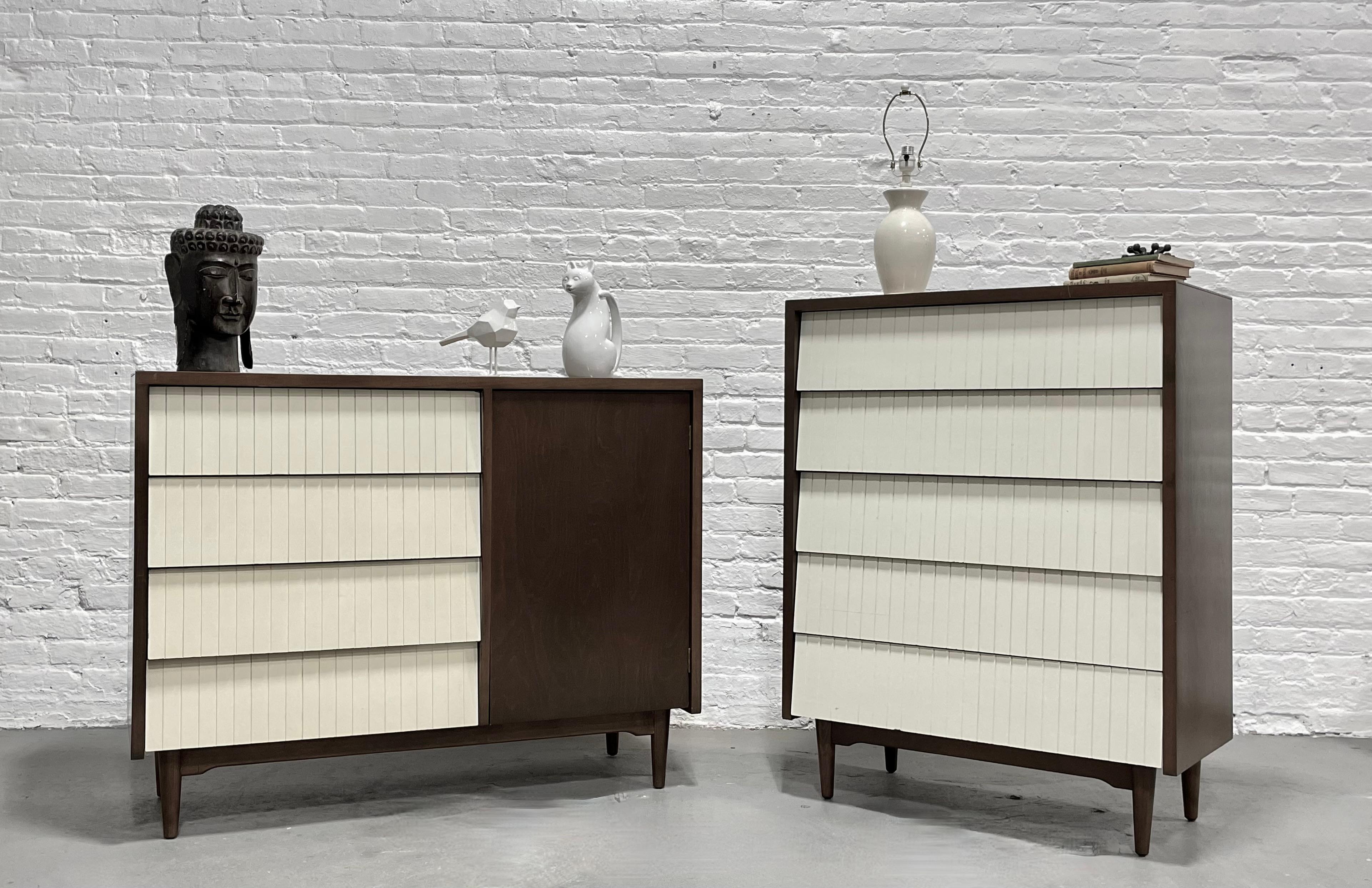 VESTIGIO MODERNO DEL MEDIO SECOLO in noce e bianco di Lawrence Peabody per Child Craft in vendita 10