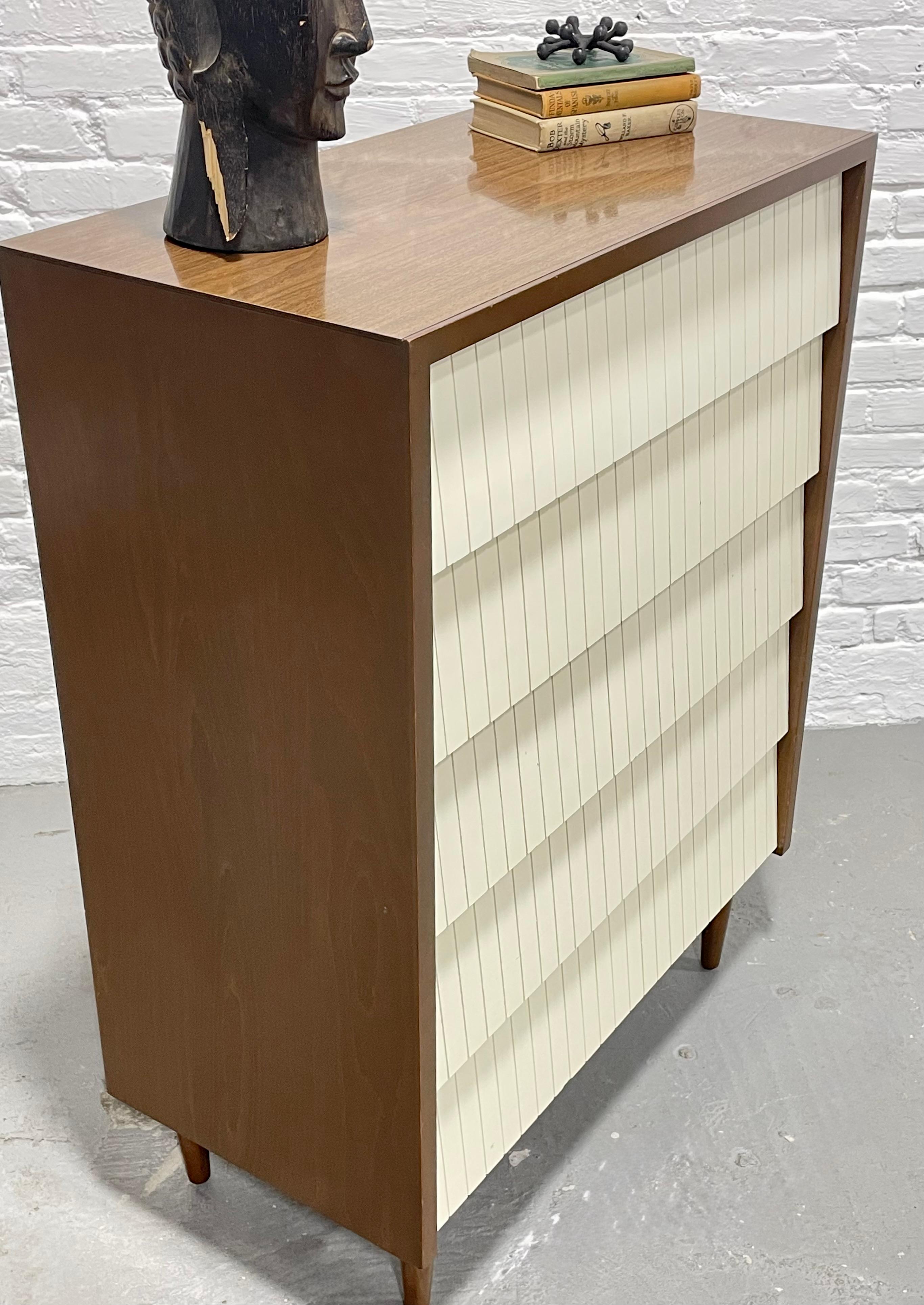 VESTIGIO MODERNO DEL MEDIO SECOLO in noce e bianco di Lawrence Peabody per Child Craft in vendita 5