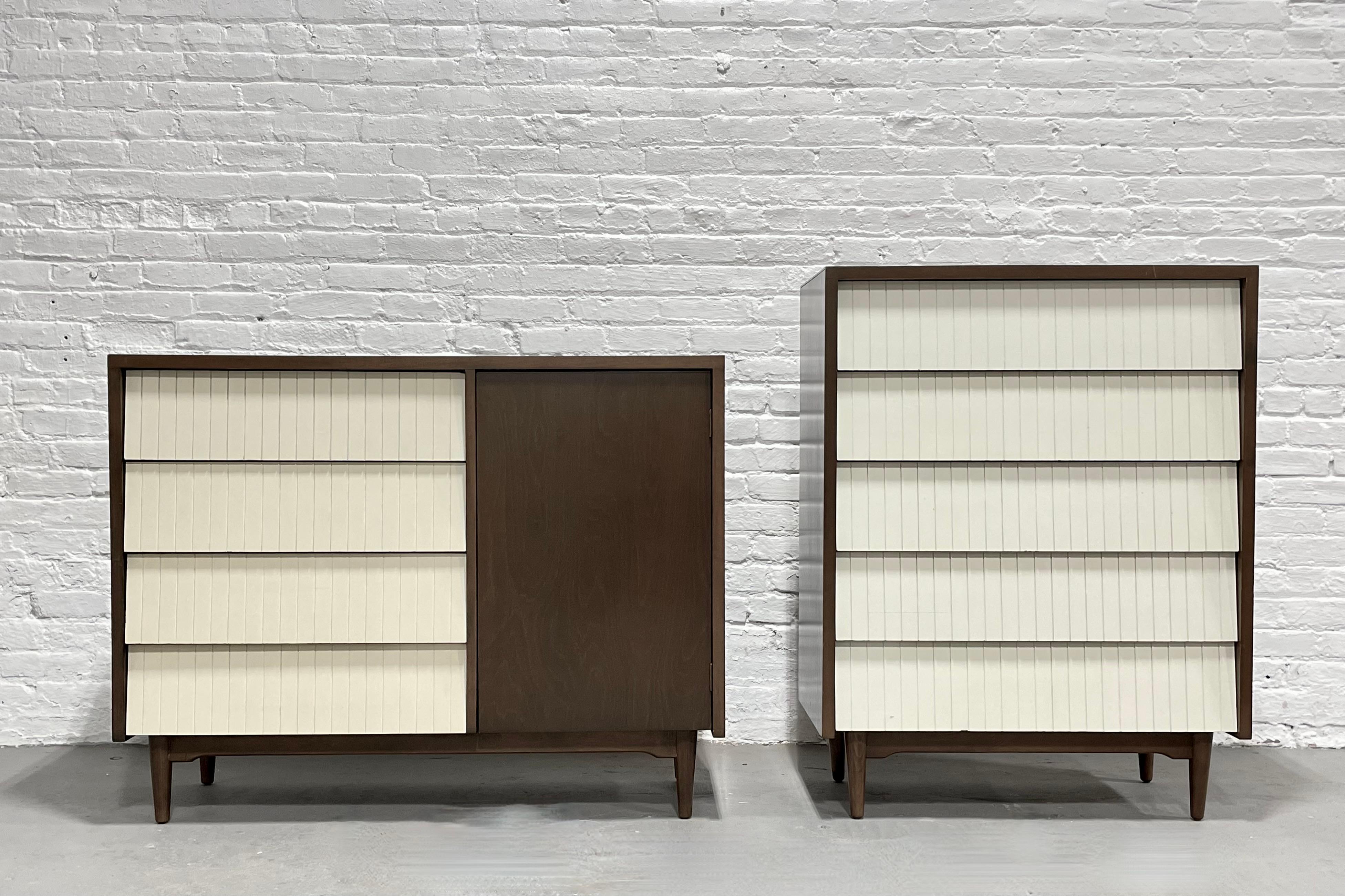 Cassapanca per gentiluomini in noce e bianco della metà del secolo scorso / DRESSER Lawrence Peabody in vendita 10