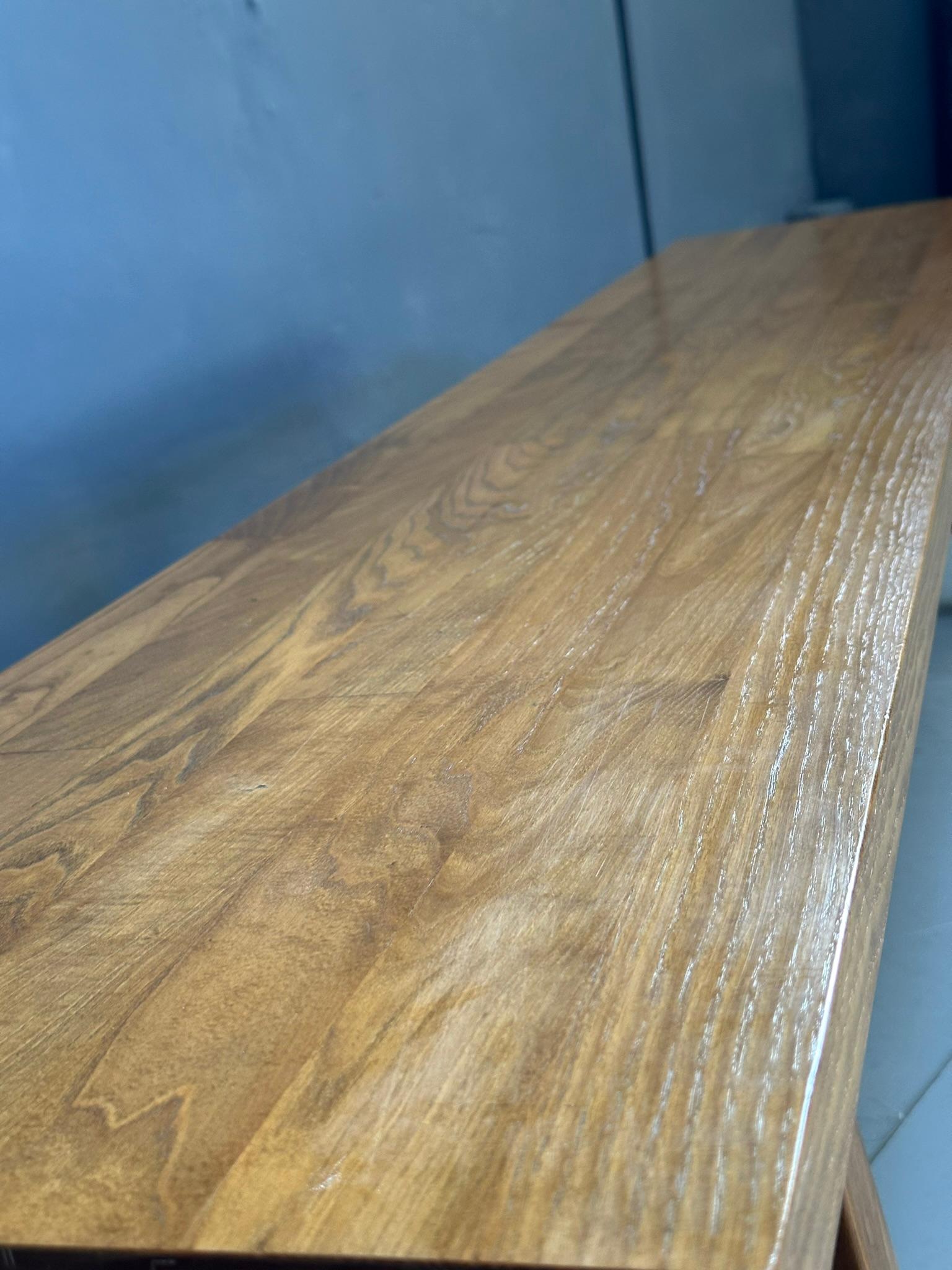 Walnut Mid-Century modern walnut wood bench dating 1970s Italian manufacturing For Sale