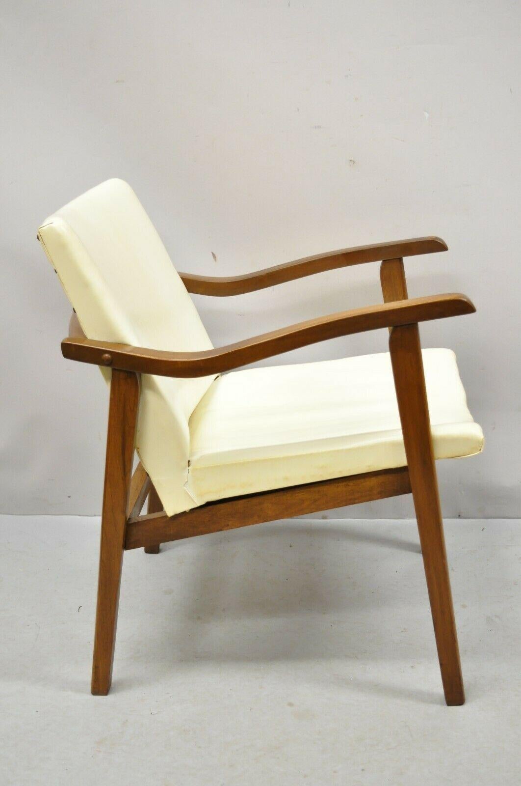 Mid-Century Modern Walnut Wood Frame Vinyl Upholstered Lounge Arm Chair For Sale 5