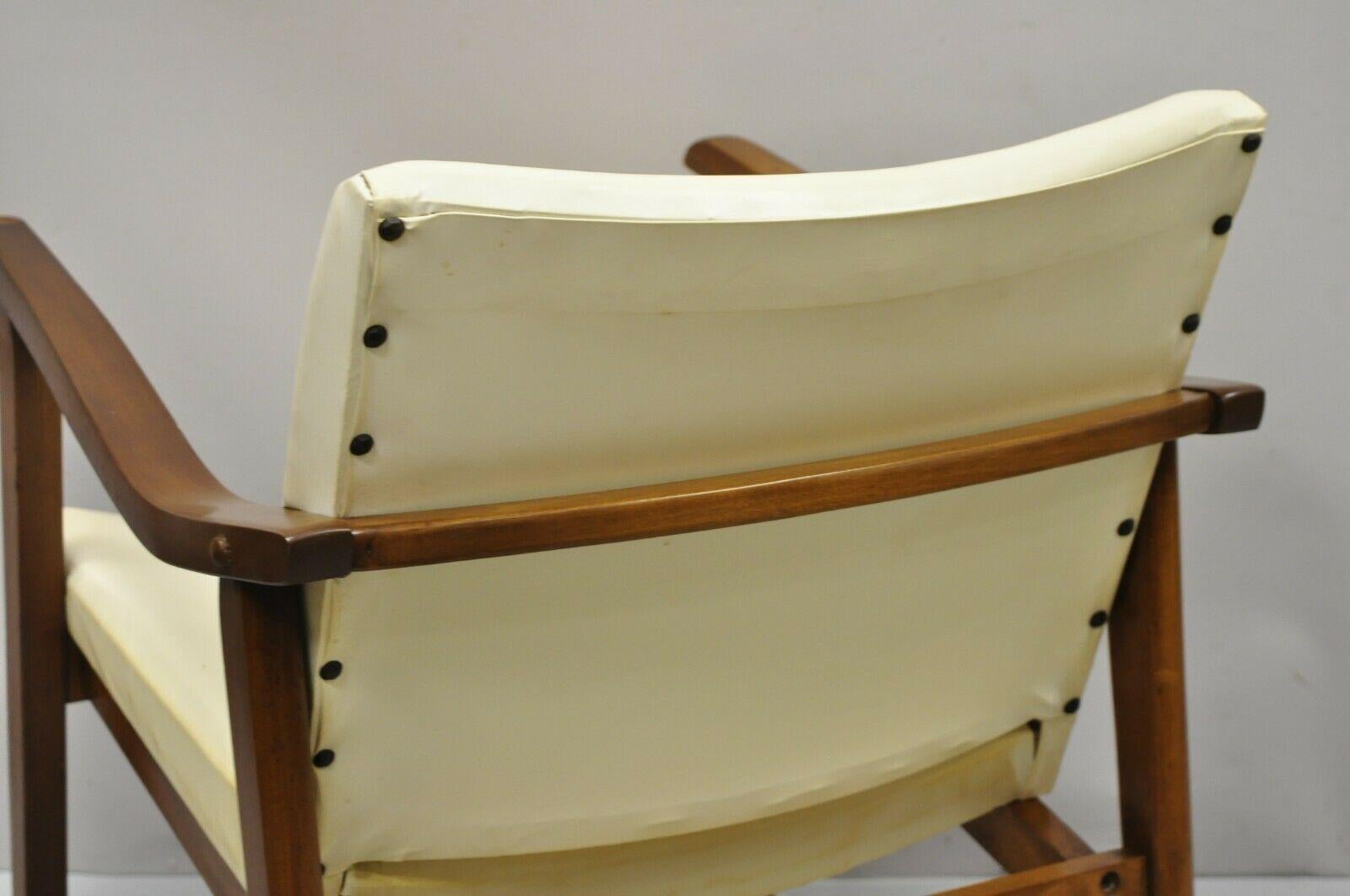 Mid-Century Modern Walnut Wood Frame Vinyl Upholstered Lounge Arm Chair For Sale 2