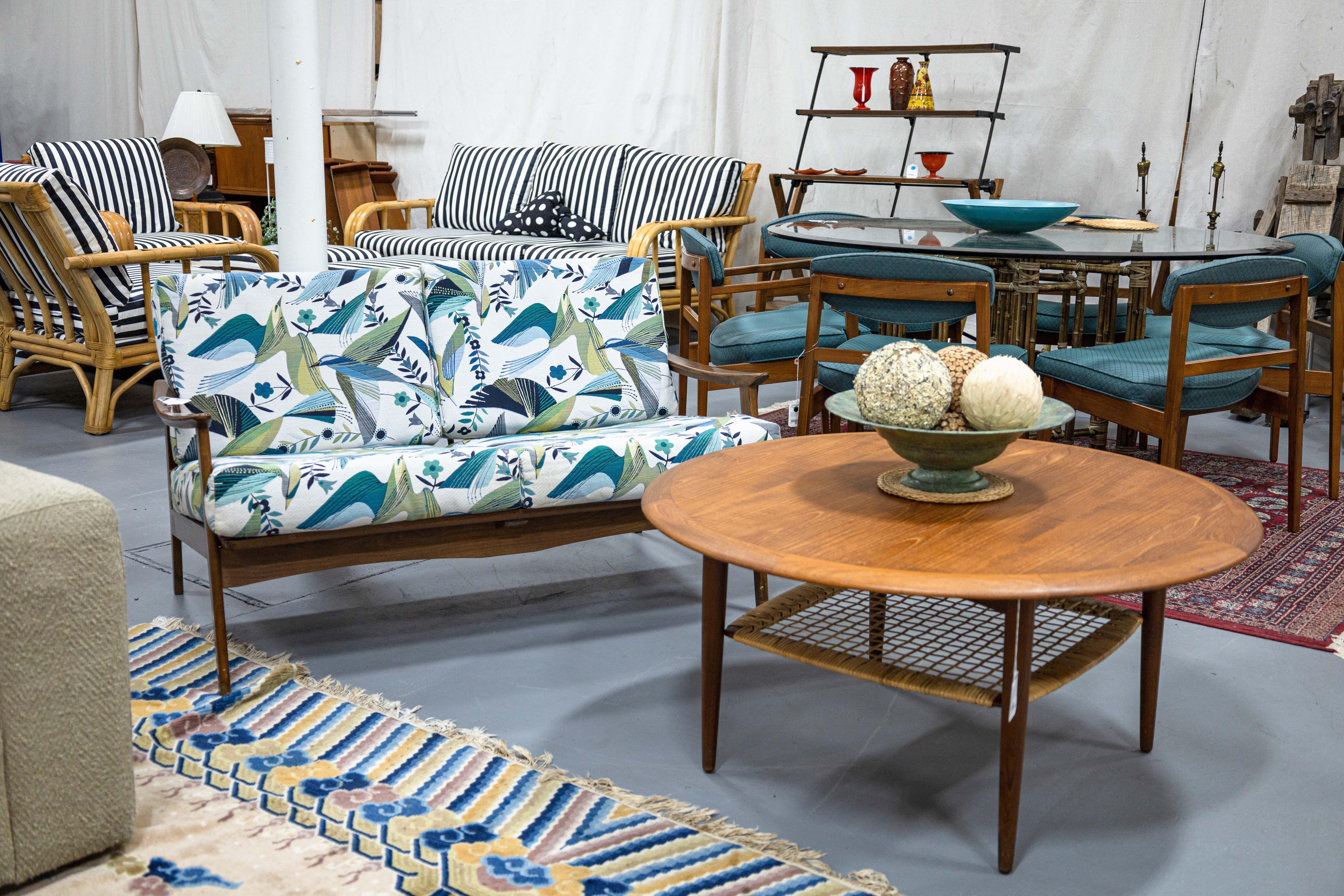 A mid century modern loveseat. This lovely little lounger features a classic mcm design frame. It is constructed with a beautiful walnut wood, and follows the beautiful design language of the Danish furniture of that time. This piece features 4