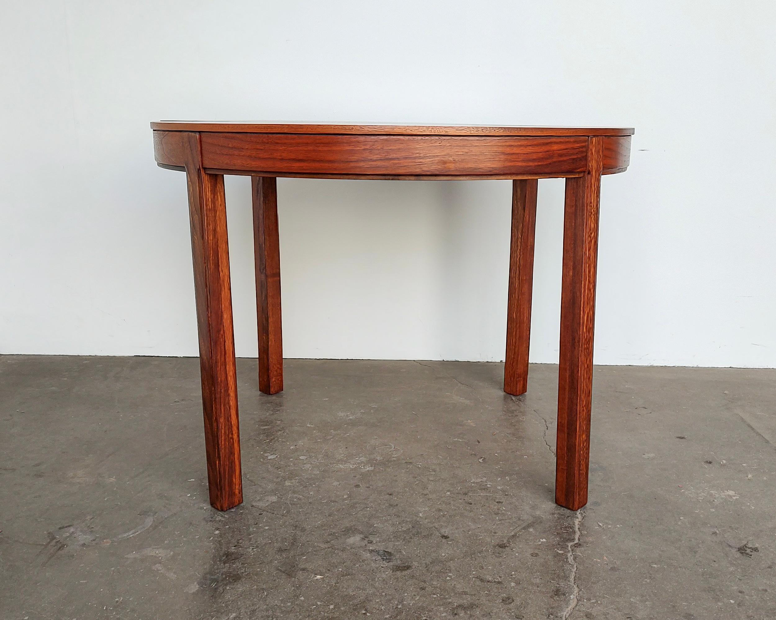 Mid-Century Modern Walnut Wood Round to Oval Expanding Dining Table 1960s For Sale 5