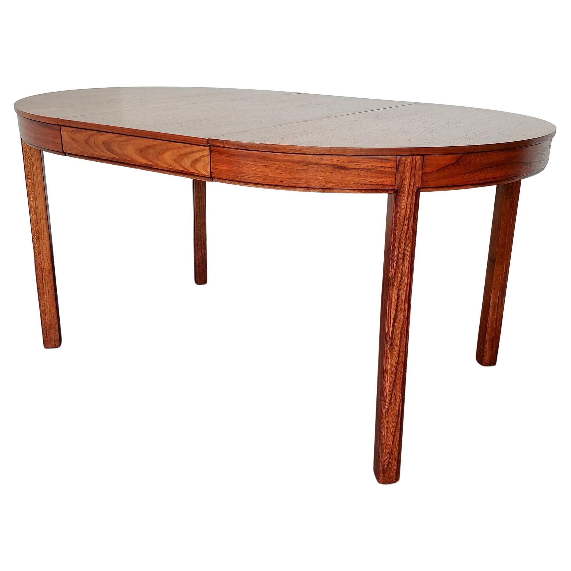 Mid-Century Modern Walnut Wood Round to Oval Expanding Dining Table 1960s For Sale