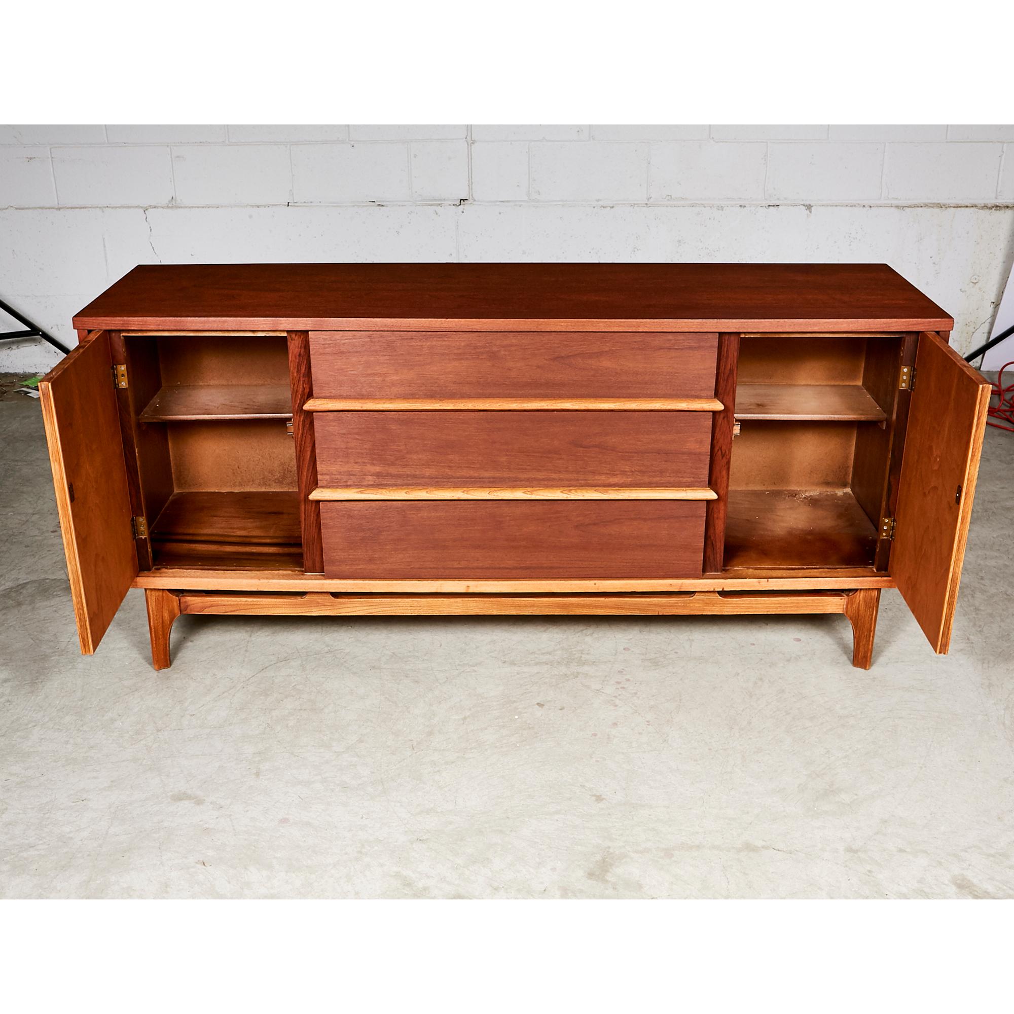 American Mid-Century Modern Walnut Wood Sideboard For Sale