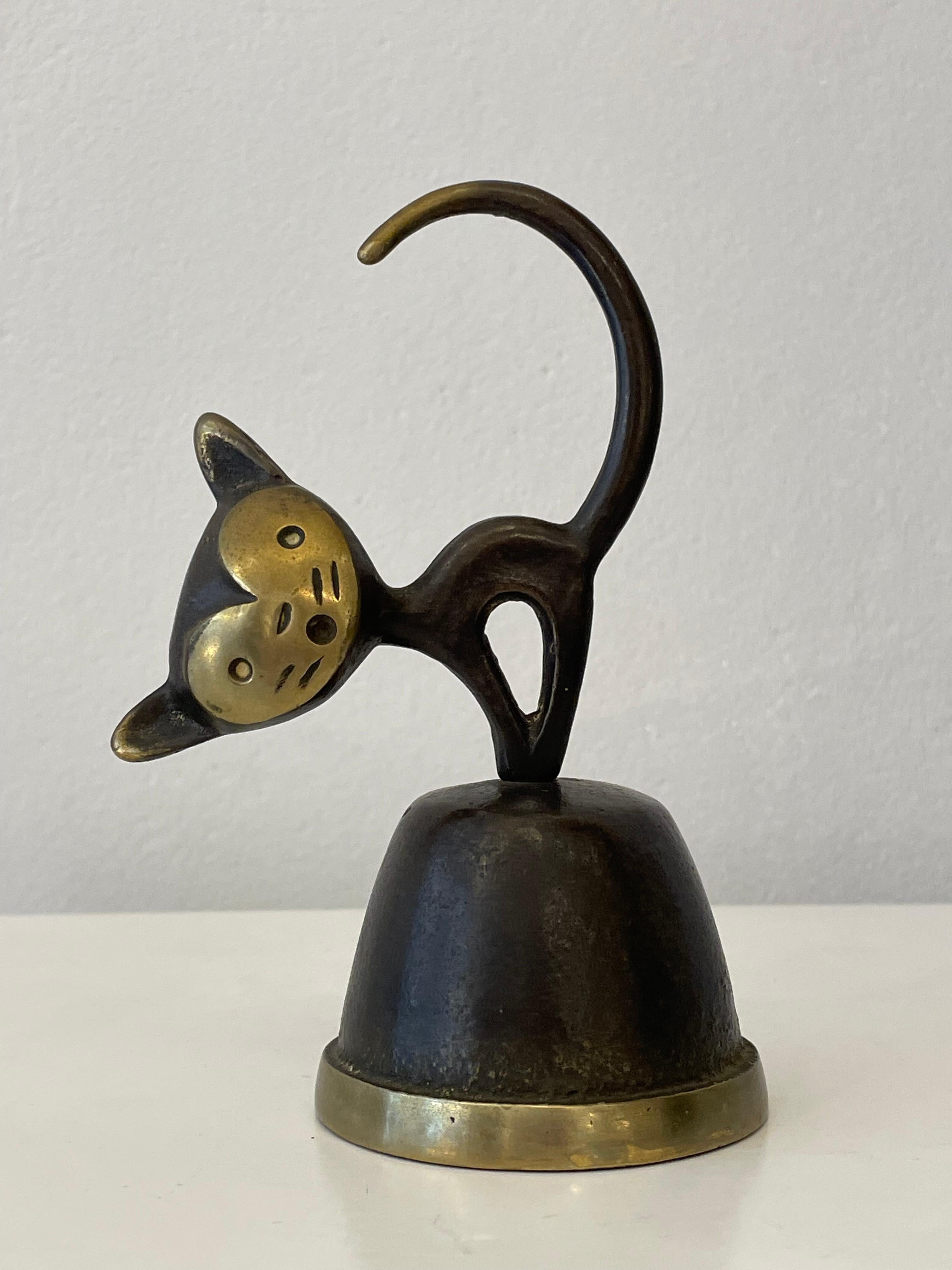 Mid-Century Modern Walter Bosse cat dinner bell in brass by Hertha Baller, Austria, 1950s.