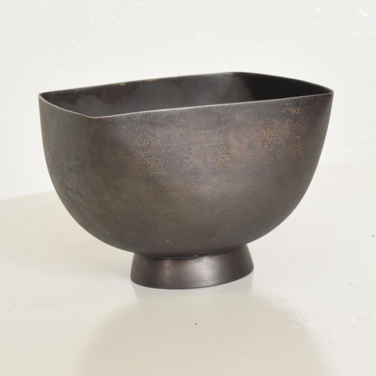 For your consideration, a Mid-Century Modern Ward Bennett patinated bowl, brutalist era.


Made in the USA, circa 1970s.


Stamped with makers signature underneath.


Unique stain grey patina. 


Dimensions: 4 1/2