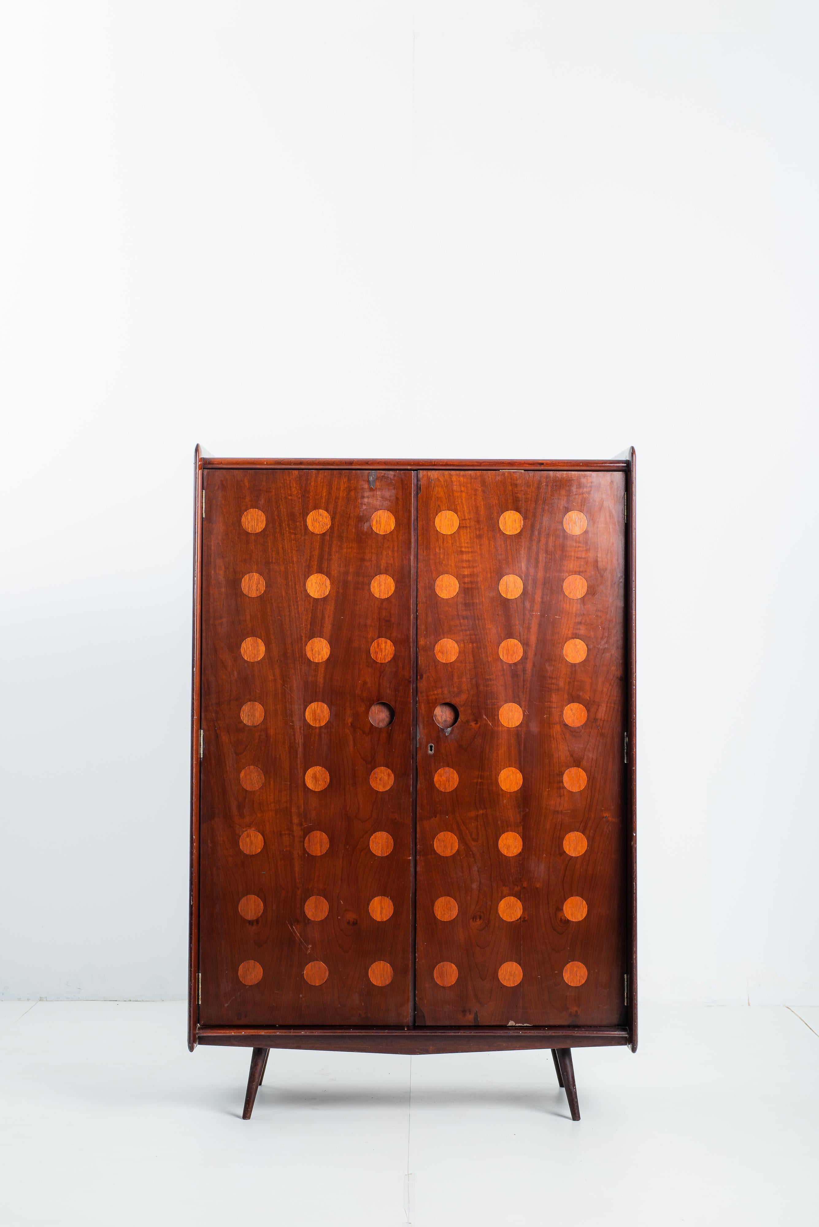 Moderner Kleiderschrank der Jahrhundertmitte von CIMO Studio, Brasilien, 1950er Jahre (Brasilianisch) im Angebot
