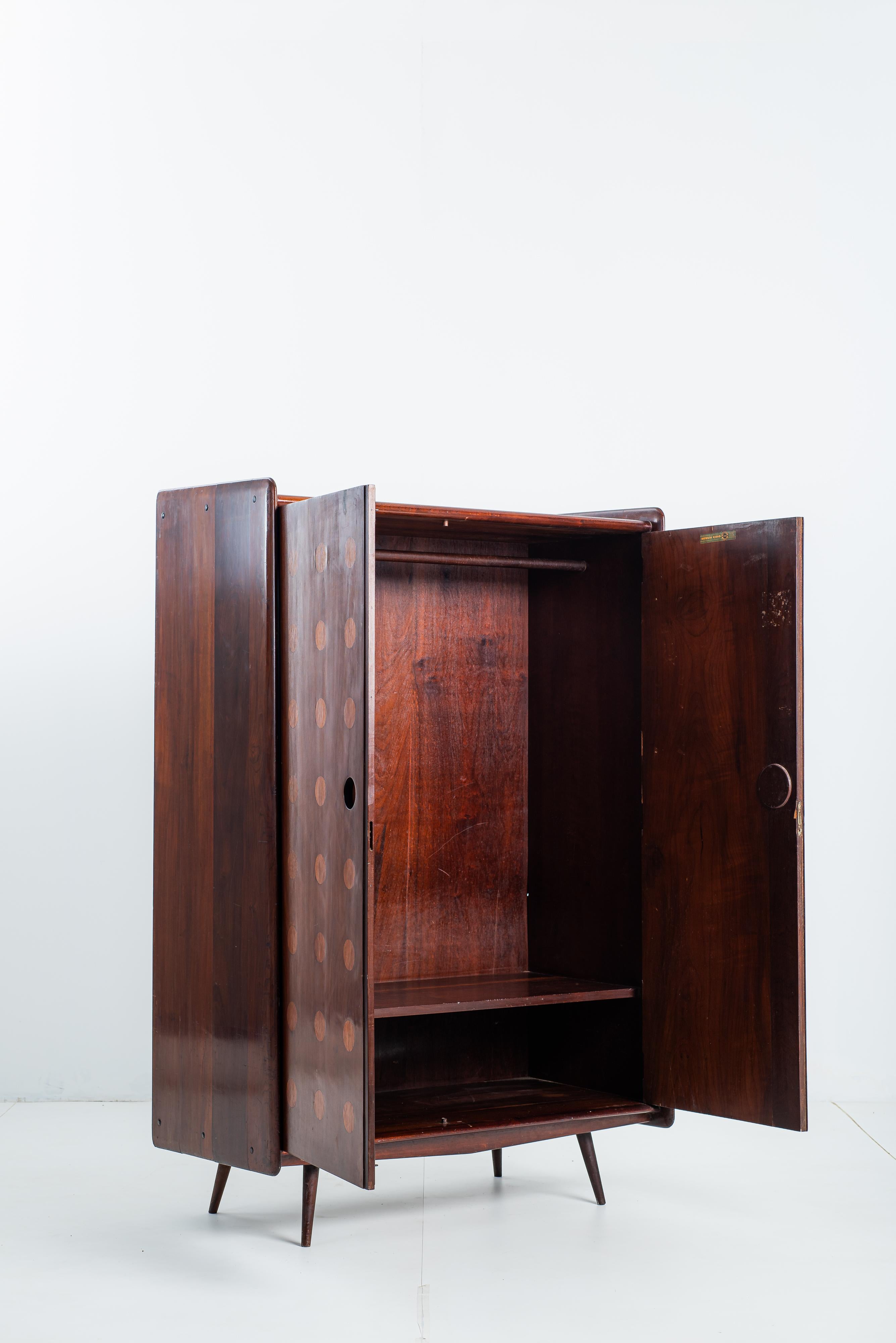 Moderner Kleiderschrank der Jahrhundertmitte von CIMO Studio, Brasilien, 1950er Jahre im Angebot 1