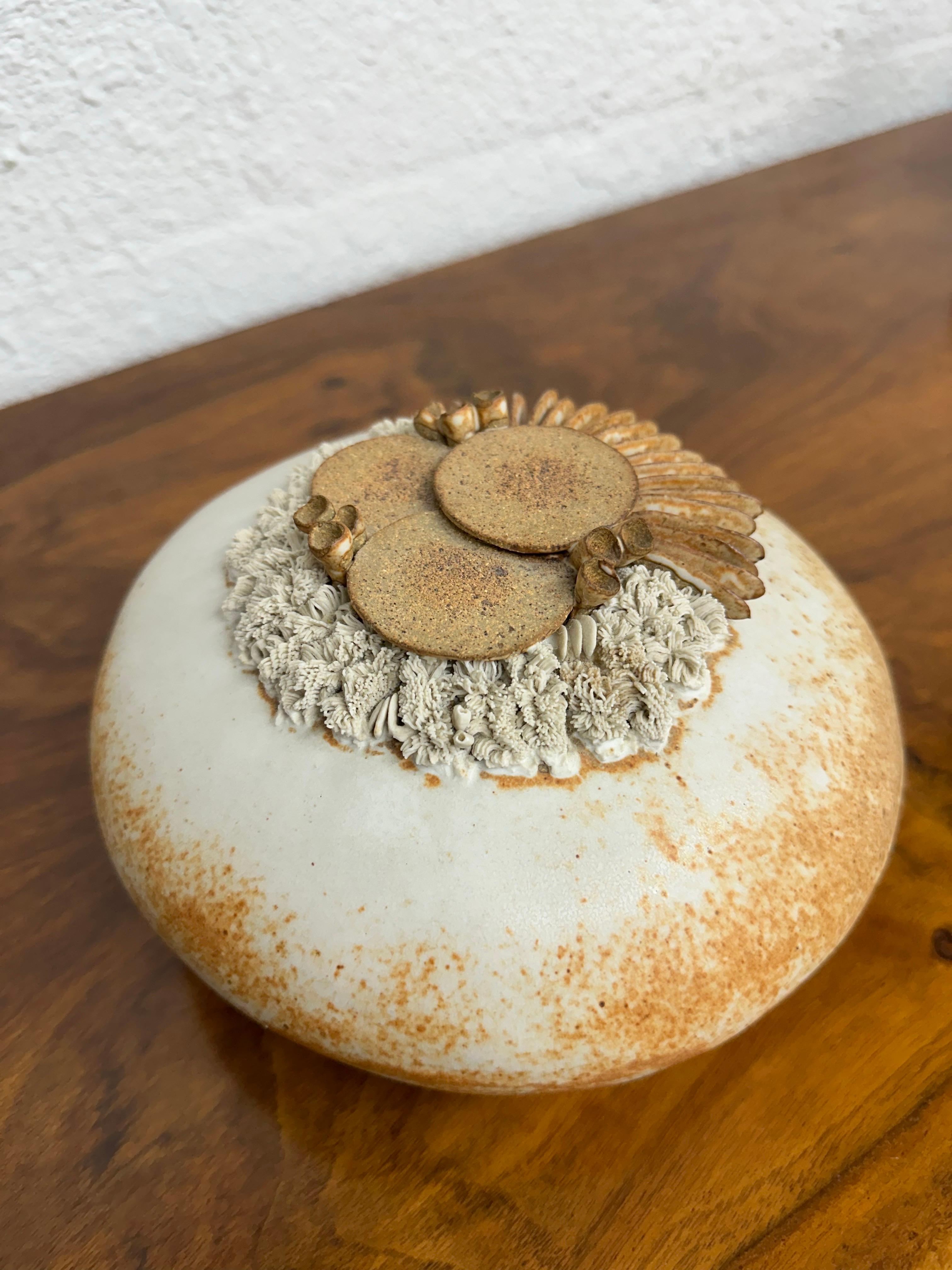 Mid-Century moderno Scultura in ceramica dello Studio Pottery di Warren Hullow, metà del secolo scorso. in vendita