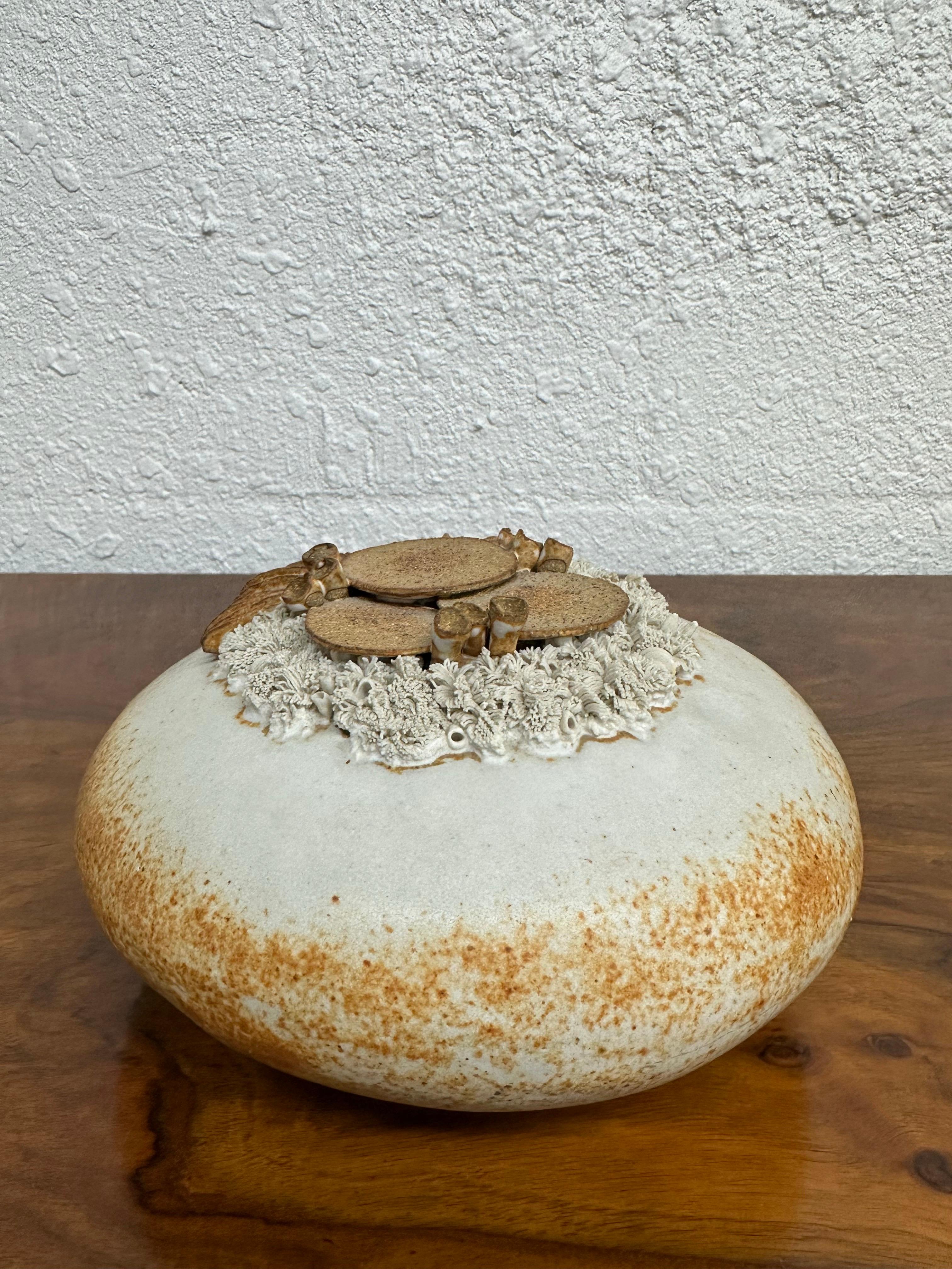 Americano Scultura in ceramica dello Studio Pottery di Warren Hullow, metà del secolo scorso. in vendita