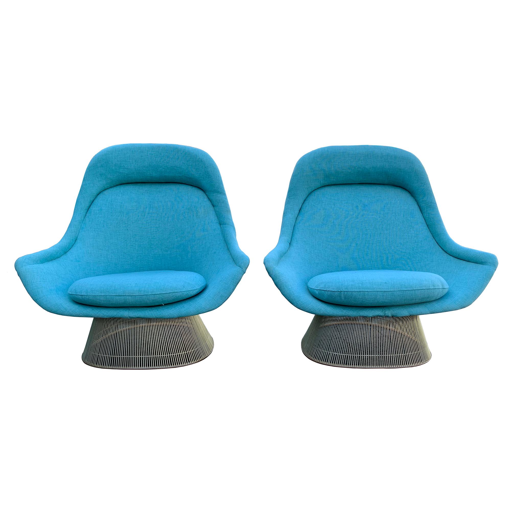 Pareja de butacas vintage de Warren Platner para Knoll. Gran diseño de tumbona de respaldo alto con armazón de jaula de metal niquelado. La tapicería no parece original y debe haber sido sustituida en algún momento. Buen estado vintage, con cierto