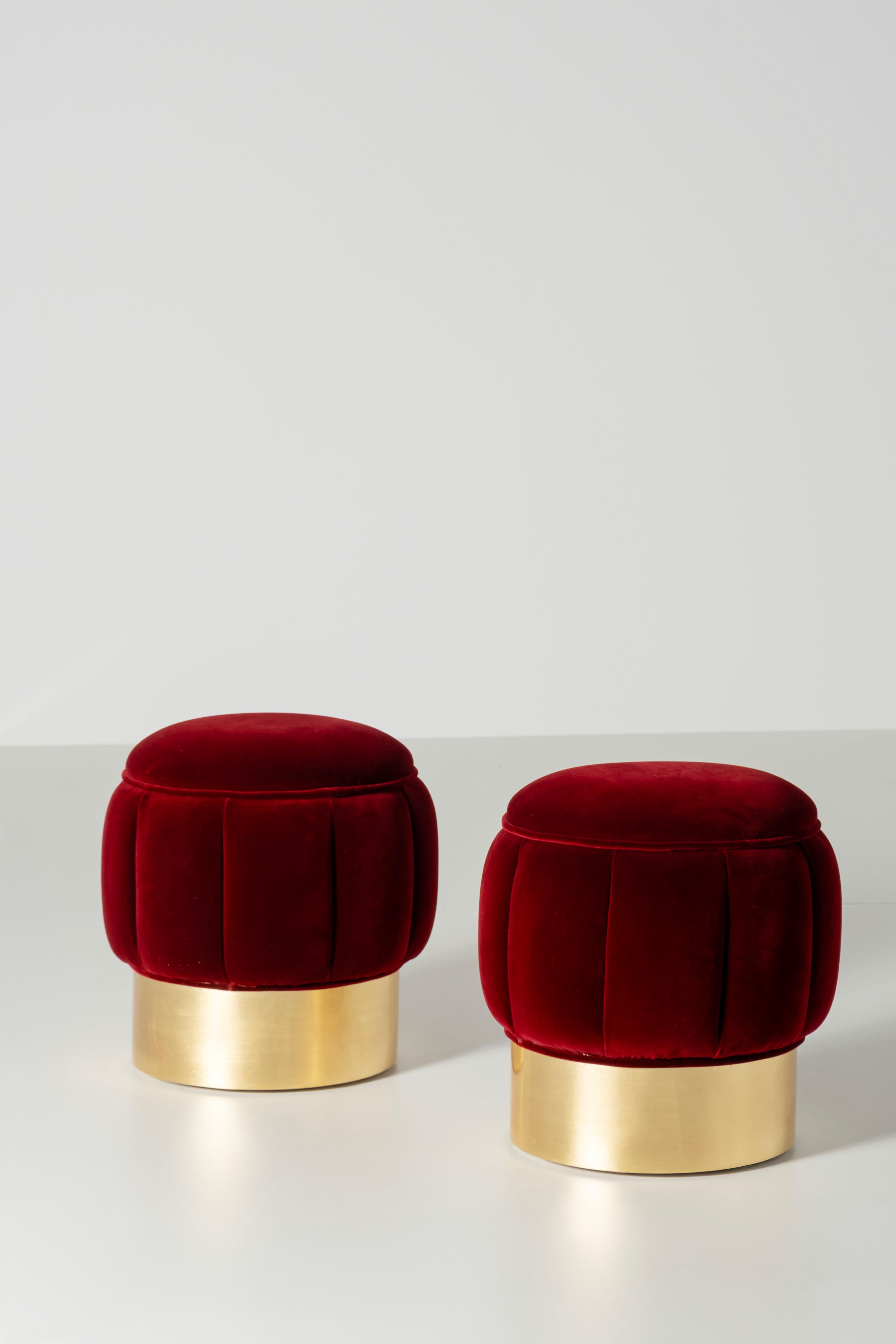 Brossé Pouf Warren moderne du milieu du siècle, velours rouge foncé, feuille d'or, fait main Greenapple en vente