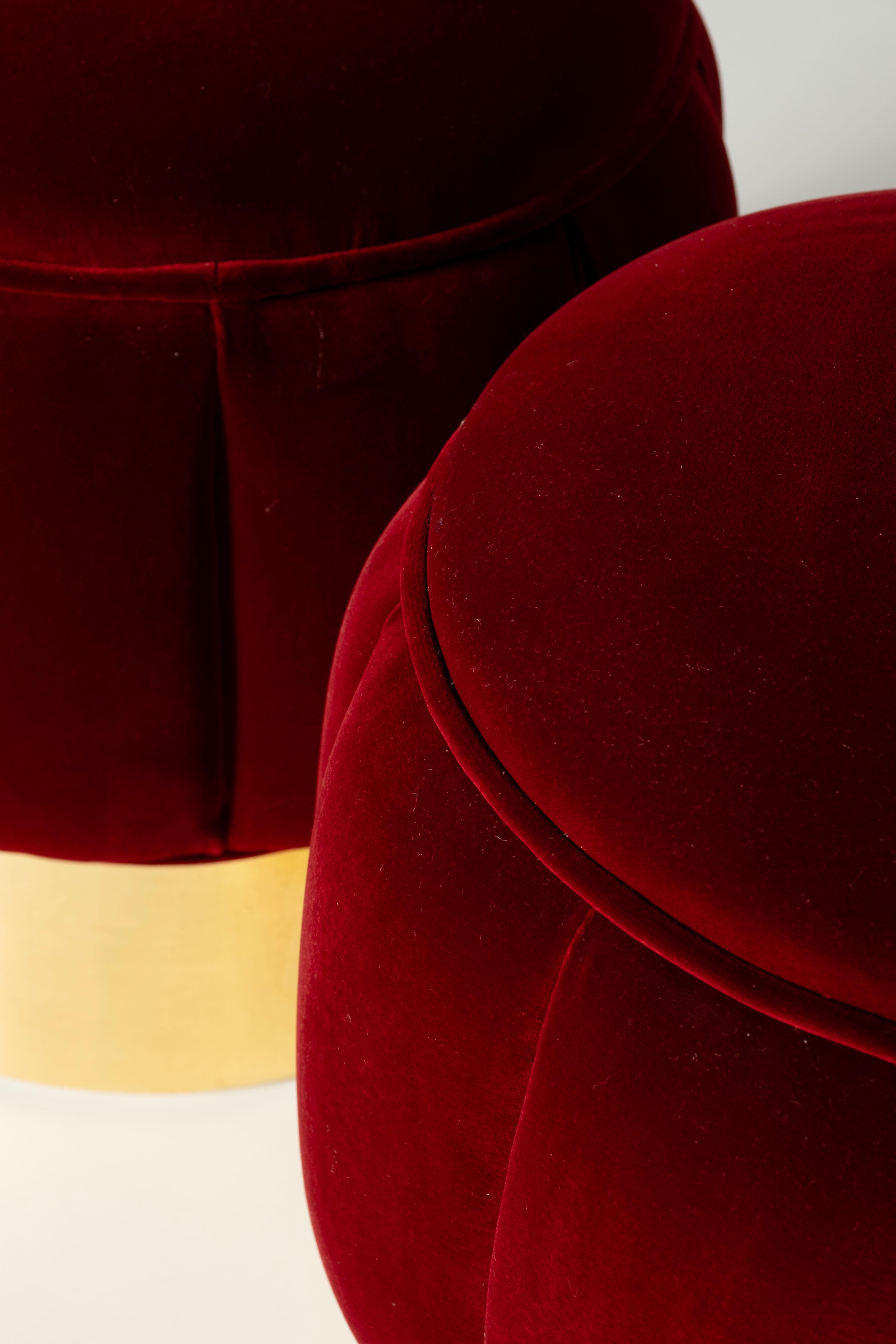 Pouf Warren moderne du milieu du siècle, velours rouge foncé, feuille d'or, fait main Greenapple Neuf - En vente à Lisboa, PT