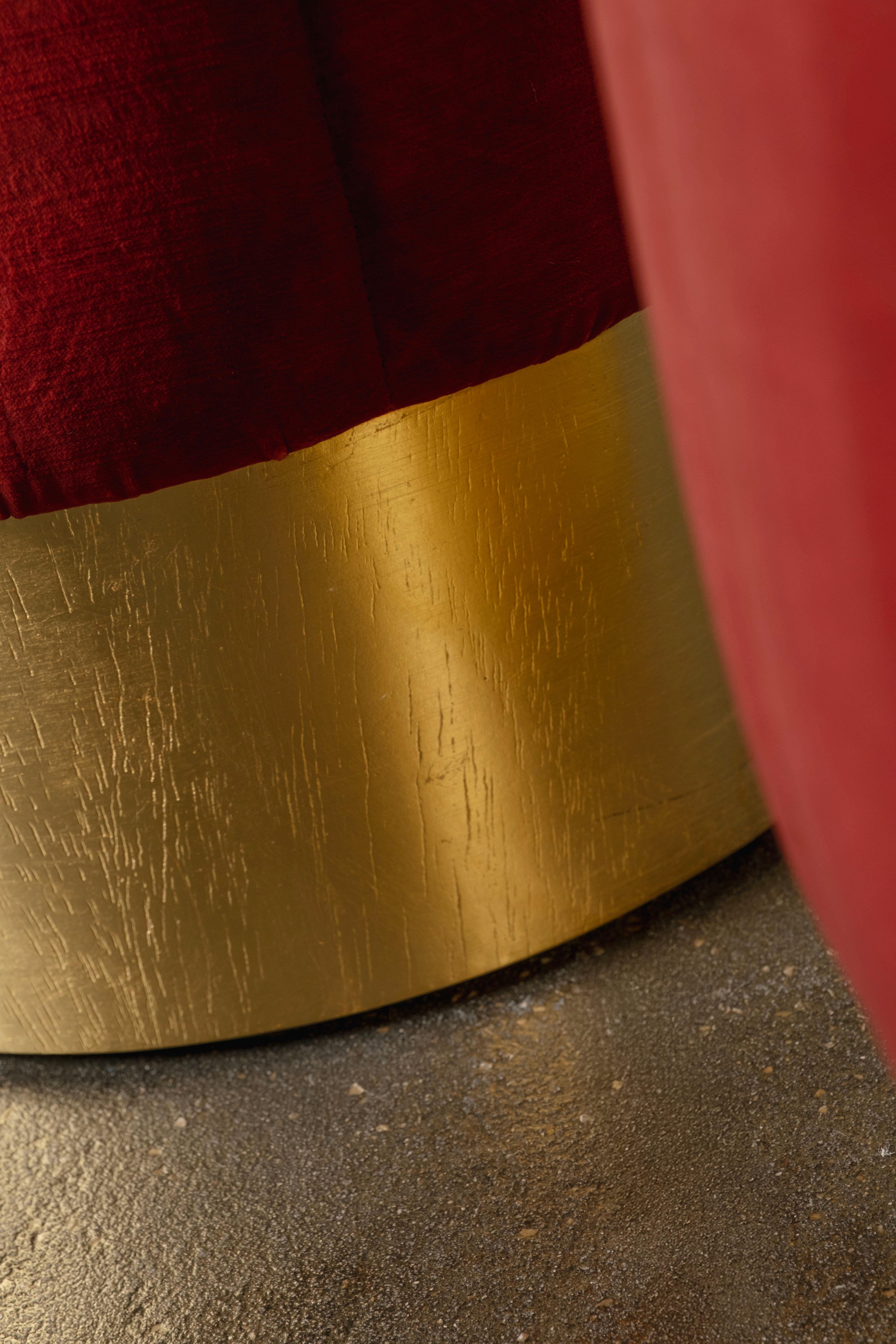 Pouf Warren moderne du milieu du siècle, velours rouge, feuille d'or, fait main par Greenapple en vente 2