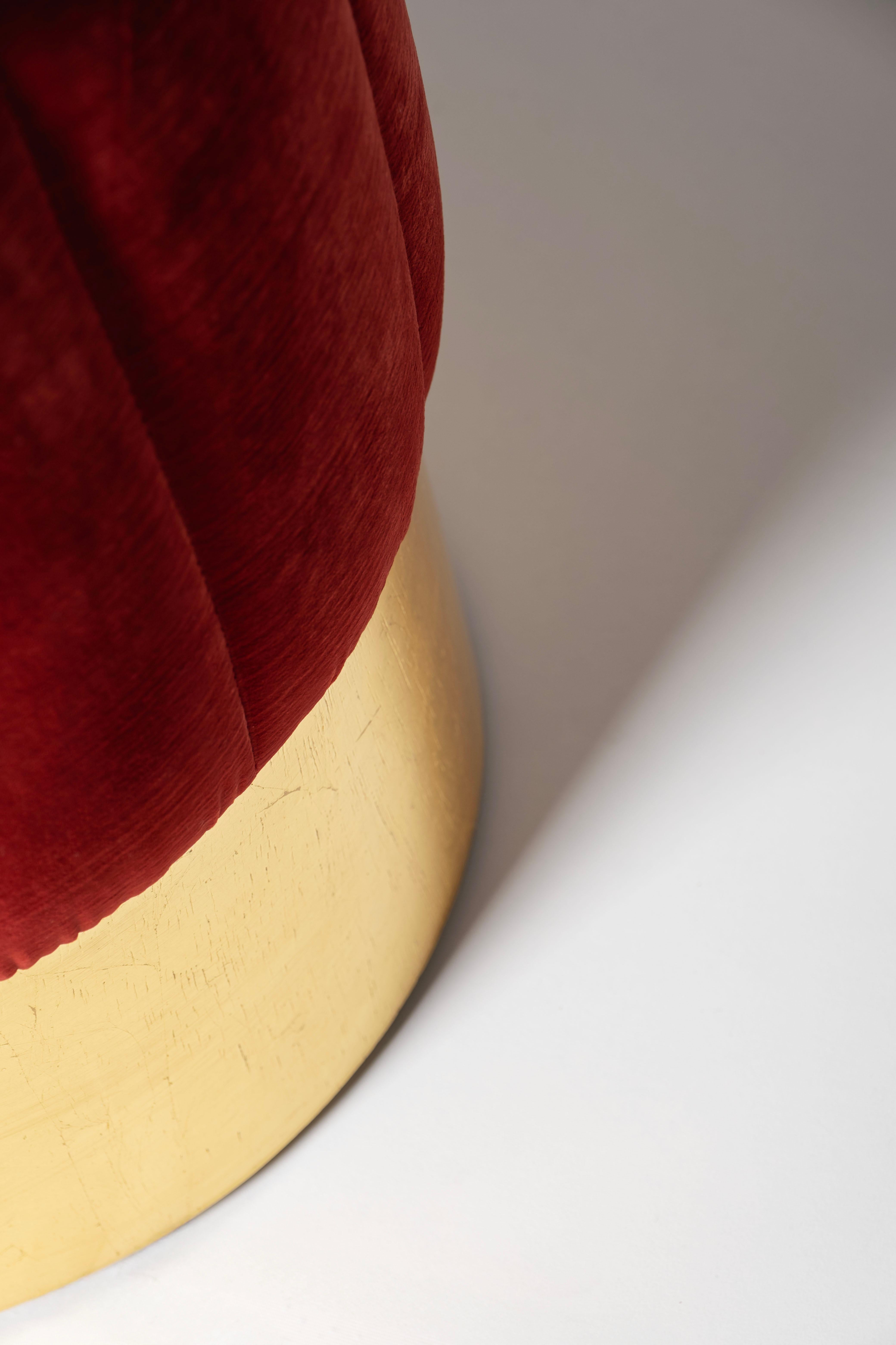 Pouf Warren moderne du milieu du siècle, velours rouge, feuille d'or, fait main par Greenapple Neuf - En vente à Lisboa, PT